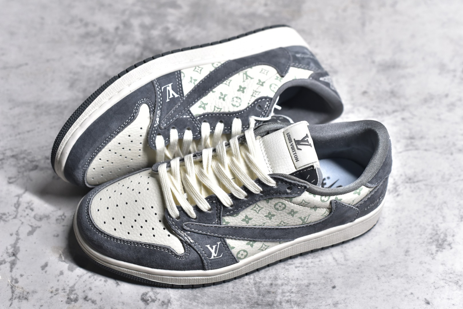 图片[7]-#特价 ️ravis Scott x NK Air Jordan 1 Low x Louis Vuitton 米棕 Air Jordan 1 Low 反转米棕倒钩 性价比天花板 全鞋采用原装头层皮，用料扎实 精雕细琢 鞋型极致还原 飞翼3D打印改良 深度立体 四线中底拉帮皮料选材 钢印 背胶一应俱全 全新批次 原装原模大底全鞋原厂定制皮料，手感细腻正确折边工艺 完美细节诠释 货号：LX1988 100 尺码：36 36.5 37.5 38 38.5 39 40 40.5 41 42 42.5 43 44 44.5 45 46-选品中心
