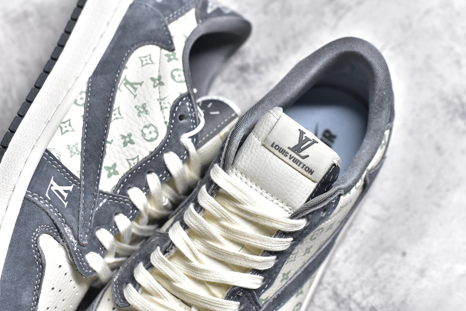 图片[9]-#特价 ️ravis Scott x NK Air Jordan 1 Low x Louis Vuitton 米棕 Air Jordan 1 Low 反转米棕倒钩 性价比天花板 全鞋采用原装头层皮，用料扎实 精雕细琢 鞋型极致还原 飞翼3D打印改良 深度立体 四线中底拉帮皮料选材 钢印 背胶一应俱全 全新批次 原装原模大底全鞋原厂定制皮料，手感细腻正确折边工艺 完美细节诠释 货号：LX1988 100 尺码：36 36.5 37.5 38 38.5 39 40 40.5 41 42 42.5 43 44 44.5 45 46-选品中心