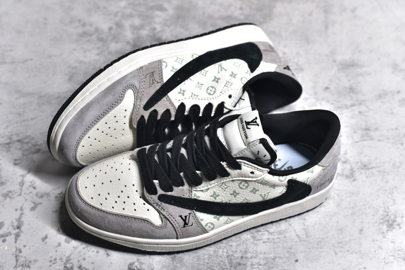 图片[7]-#特价 ️ravis Scott x NK Air Jordan 1 Low x Louis Vuitton 米棕 Air Jordan 1 Low 反转米棕倒钩 性价比天花板 全鞋采用原装头层皮，用料扎实 精雕细琢 鞋型极致还原 飞翼3D打印改良 深度立体 四线中底拉帮皮料选材 钢印 背胶一应俱全 全新批次 原装原模大底全鞋原厂定制皮料，手感细腻正确折边工艺 完美细节诠释 货号：LX1988 100 尺码：36 36.5 37.5 38 38.5 39 40 40.5 41 42 42.5 43 44 44.5 45 46-选品中心