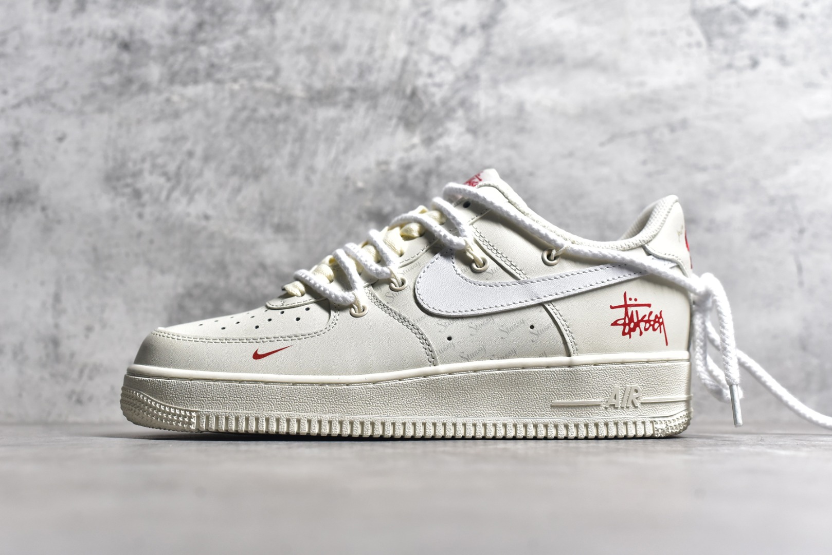 #Stussy x NK Air Force 1\’07 Low 斯图西联名 空军一号低帮休闲板鞋 ZH0316-047 #定制皮料 定制鞋盒 配件齐全 原楦原纸板 纯正空军版型 内置全掌气垫 尺码：36 36.5 37.5 38 38.5 39 40 40.5 41 42 42.5 43 44 44.5 45-选品中心
