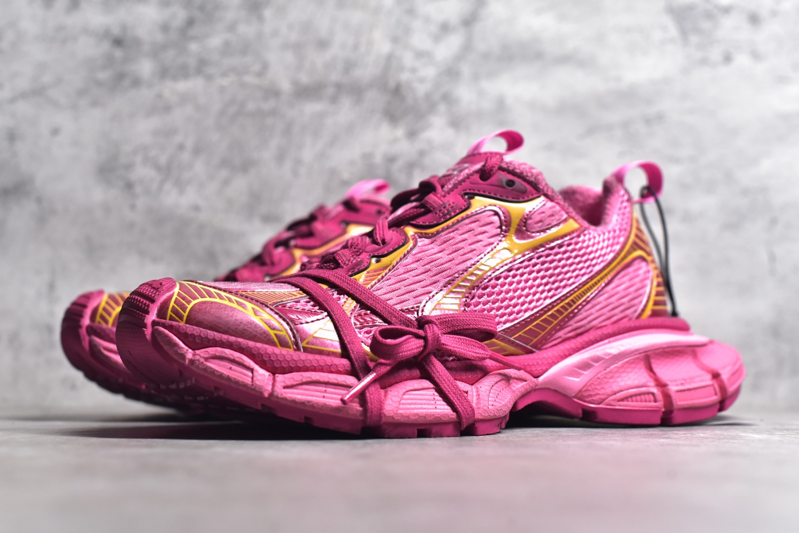 图片[2]-#纯原级别 BALENCIAGA 3XL Sneakers 巴黎世家十代网布系带低帮走秀复古老爹鞋 全套原纸板楦头开发 最原汁原味的灵魂版型 全鞋荧光划线卡点 胶水把控整洁度追求极致完美 每一双都是工艺品 多重QC质检 超越公司货的品控标准 实实在在的免检产品 原盒原配 正确字体电绣 粗细、位置、大小正确 侧边TPU 透气孔匹配意产原版 正确分离大底 TPU软底 原版一致大底LOGO 立体感十足 原厂皮料水洗做旧 采购原厂网纱 不含皮革 网布材料和聚氨酯 磨损效果 鞋头边缘和后帮 Balenciaga 徽标 鞋面和后跟凸印尺码 鞋舌 3XL 橡胶品牌标识和反光细节 鞋帮拉袢和鞋舌拉祥 配反光细节 备用鞋带在鞋履前侧 可在穿着前取下 便于不同造型搭配 正常尺码 尺码：35 36 37 38 39 偏大-选品中心