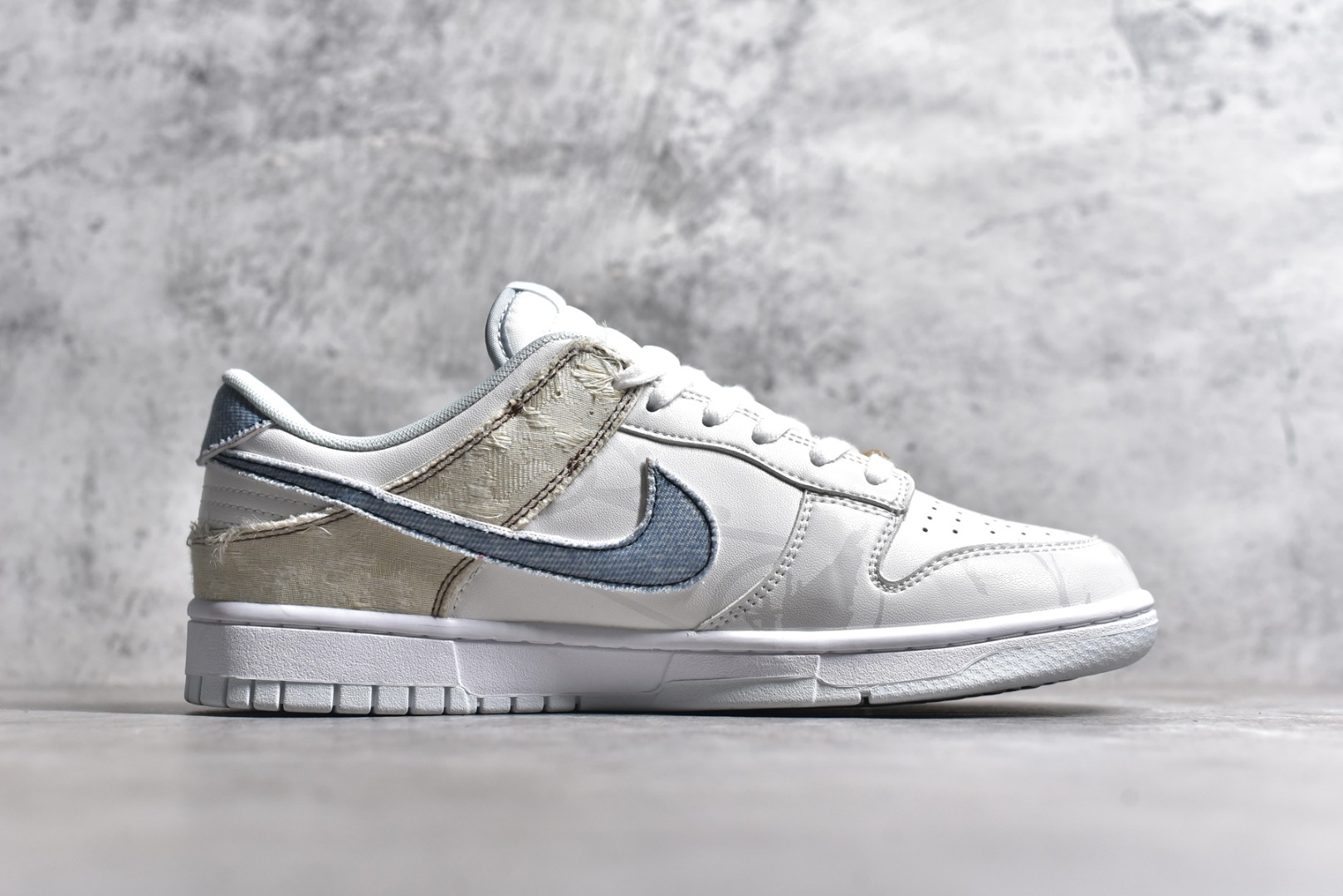图片[3]-#NK Dunk Low Retro 熊猫恶作剧 引线牵梦 情之所钟 特殊礼盒 低帮休闲板鞋 HF0730-160 #配色整体围绕熊猫恶作剧七夕主题设计，鞋身整体采用专属颜料重新喷涂。特殊原创设计图标涂鸦装饰，添加潮流元素效果喷涂点缀。 尺码：35.5 36 36.5 37.5 38 38.5 39 40 40.5 41 42 42.5 43 44 44.5 45 46-选品中心