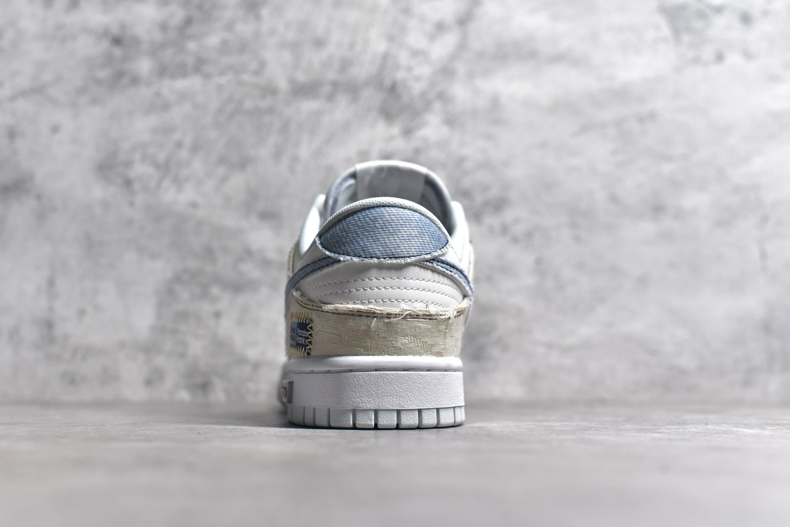 图片[5]-#NK Dunk Low Retro 熊猫恶作剧 引线牵梦 情之所钟 特殊礼盒 低帮休闲板鞋 HF0730-160 #配色整体围绕熊猫恶作剧七夕主题设计，鞋身整体采用专属颜料重新喷涂。特殊原创设计图标涂鸦装饰，添加潮流元素效果喷涂点缀。 尺码：35.5 36 36.5 37.5 38 38.5 39 40 40.5 41 42 42.5 43 44 44.5 45 46-选品中心
