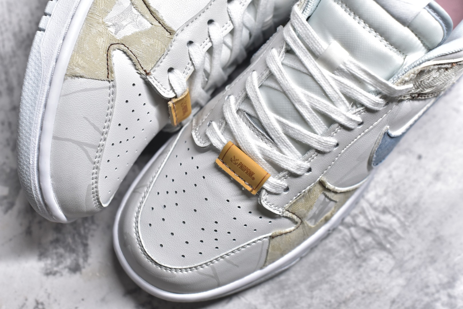 图片[8]-#NK Dunk Low Retro 熊猫恶作剧 引线牵梦 情之所钟 特殊礼盒 低帮休闲板鞋 HF0730-160 #配色整体围绕熊猫恶作剧七夕主题设计，鞋身整体采用专属颜料重新喷涂。特殊原创设计图标涂鸦装饰，添加潮流元素效果喷涂点缀。 尺码：35.5 36 36.5 37.5 38 38.5 39 40 40.5 41 42 42.5 43 44 44.5 45 46-选品中心