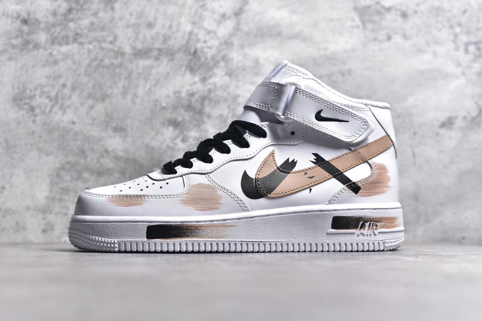 #NK Air Force 1\’07 Mid 白黑棕手绘 手绘断裂 三勾阴影 空军一号绑带中帮休闲板鞋 CW2289-111 #定制皮料 原厂3D打印 定制鞋盒 原楦原纸板 纯正空军版型 内置全掌气垫 尺码：36 36.5 37.5 38 38.5 39 40 40.5 41 42 42.5 43 44 44.5 45-选品中心