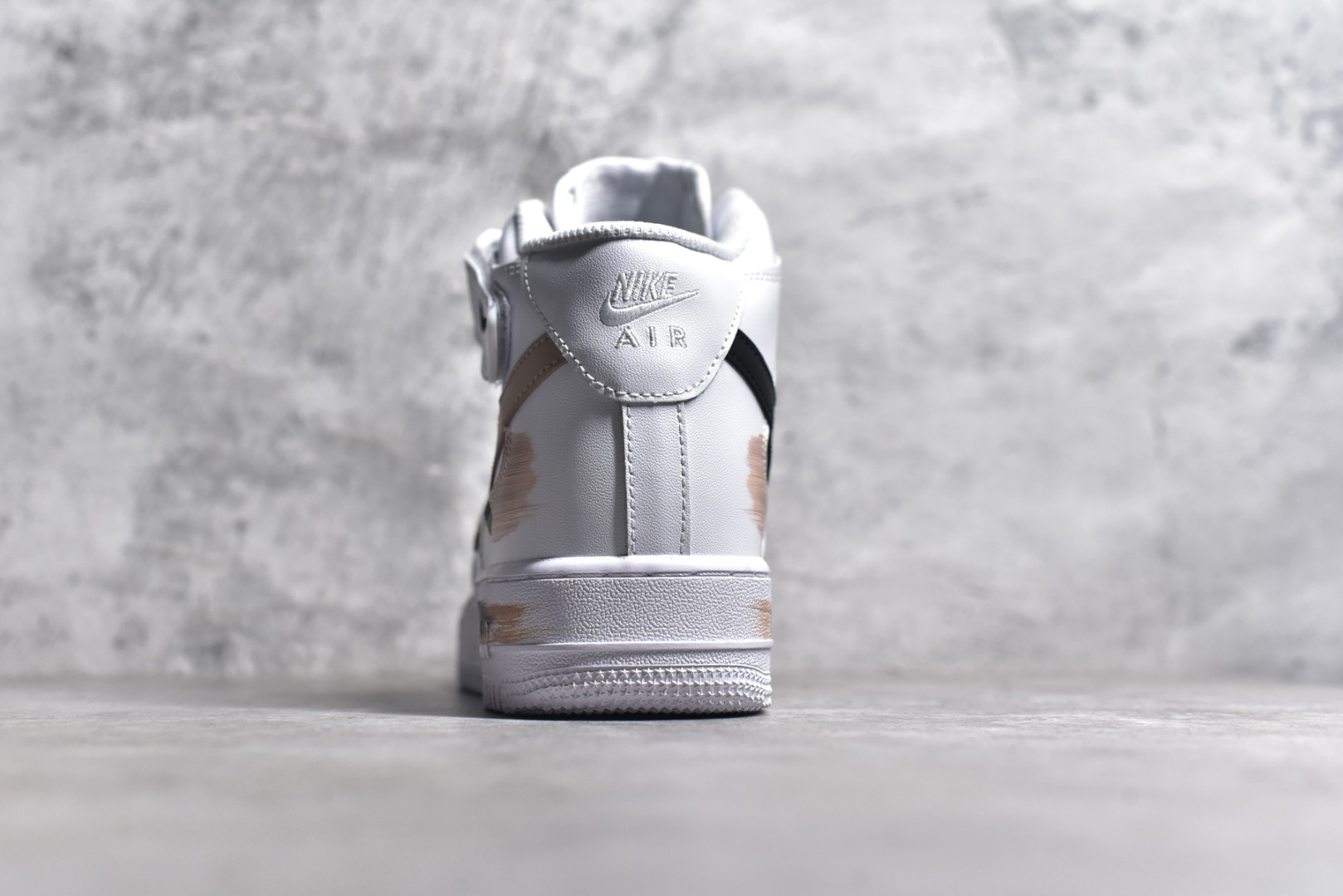 图片[5]-#NK Air Force 1\’07 Mid 白黑棕手绘 手绘断裂 三勾阴影 空军一号绑带中帮休闲板鞋 CW2289-111 #定制皮料 原厂3D打印 定制鞋盒 原楦原纸板 纯正空军版型 内置全掌气垫 尺码：36 36.5 37.5 38 38.5 39 40 40.5 41 42 42.5 43 44 44.5 45-选品中心