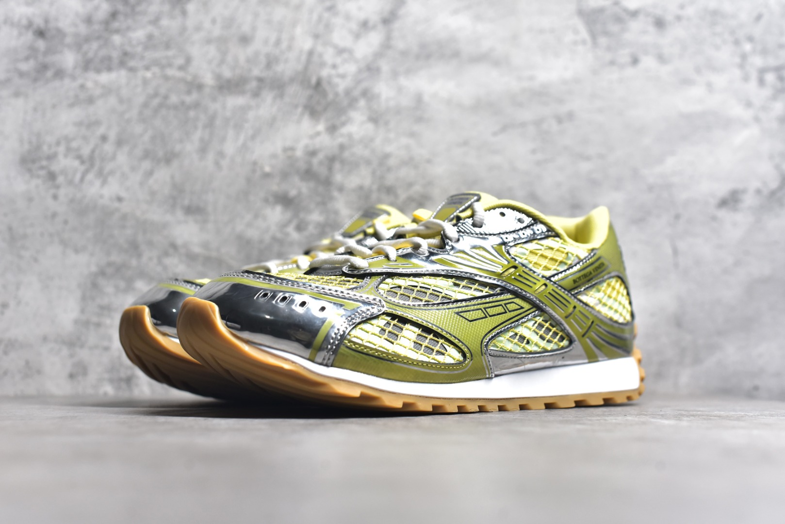 图片[2]-#独家 纯原BOTTEGA VENETA Orbit Runner BV葆蝶家时尚休闲王一博同款老爹鞋运动鞋 原版开发 一比一打造 相似度百分之99以上 市场一梯队级别品质 区别市场任何标文顶级品质版本 采用轻质科技网布面料 搭配几何图案设计橡胶外底 王炸系列 高版本 认准套包工艺 实际增高很多哦 还是一样显腿细非常nice 耐玩耐造 对标对版 套包鞋工艺 认准高版本 大底选用拼色TPU大底 配置原版包装 尺码：35 36 37 38 39 40 41 42 43 44 45-选品中心