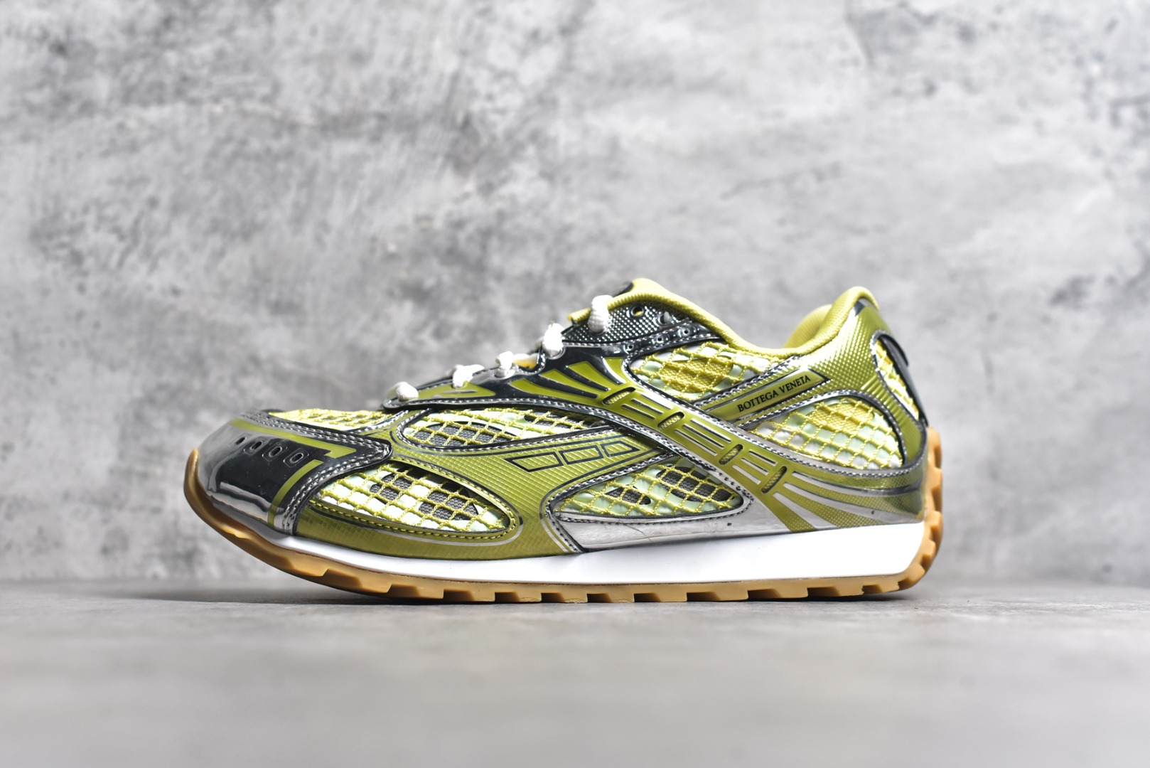 #独家 纯原BOTTEGA VENETA Orbit Runner BV葆蝶家时尚休闲王一博同款老爹鞋运动鞋 原版开发 一比一打造 相似度百分之99以上 市场一梯队级别品质 区别市场任何标文顶级品质版本 采用轻质科技网布面料 搭配几何图案设计橡胶外底 王炸系列 高版本 认准套包工艺 实际增高很多哦 还是一样显腿细非常nice 耐玩耐造 对标对版 套包鞋工艺 认准高版本 大底选用拼色TPU大底 配置原版包装 尺码：35 36 37 38 39 40 41 42 43 44 45-选品中心