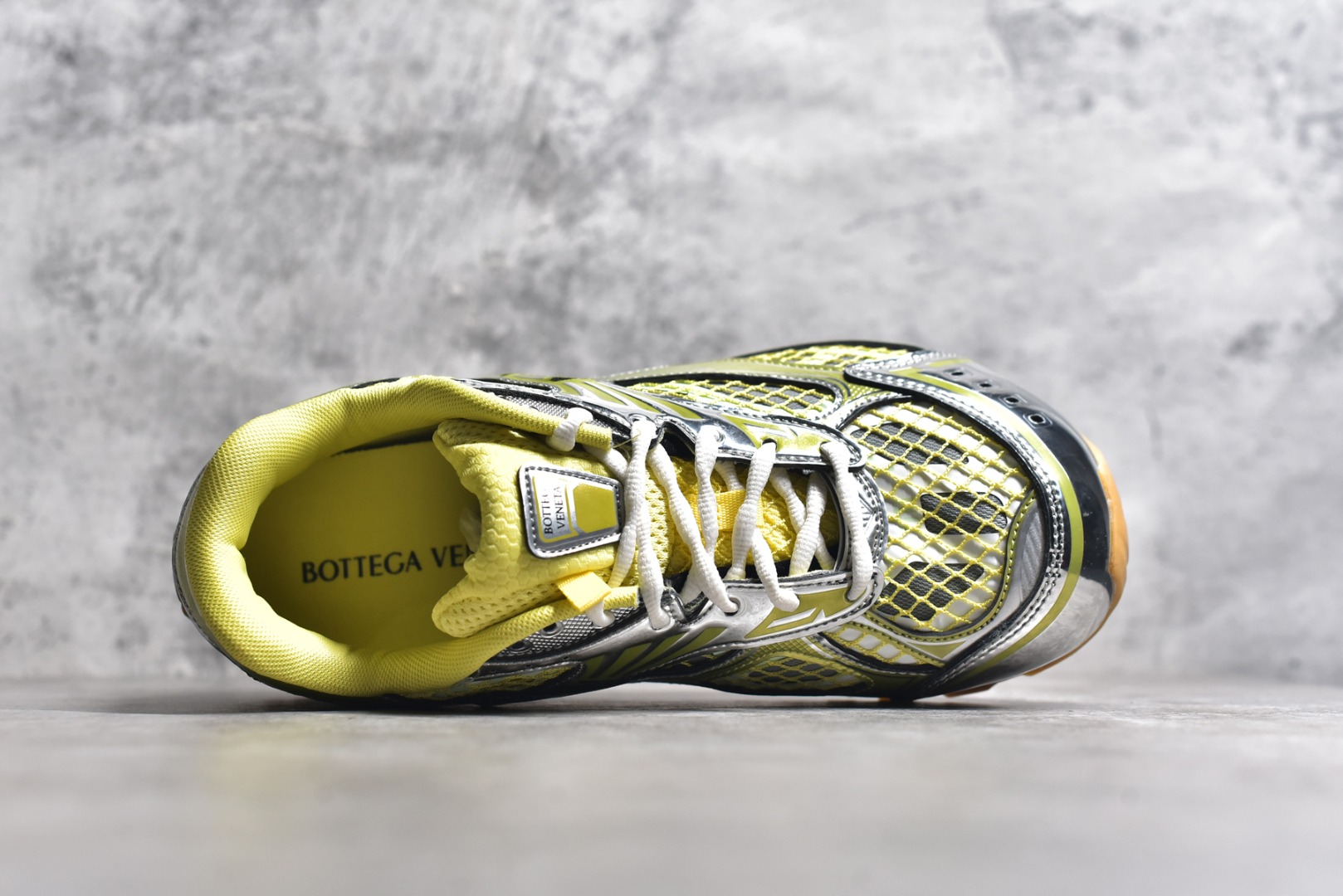 图片[4]-#独家 纯原BOTTEGA VENETA Orbit Runner BV葆蝶家时尚休闲王一博同款老爹鞋运动鞋 原版开发 一比一打造 相似度百分之99以上 市场一梯队级别品质 区别市场任何标文顶级品质版本 采用轻质科技网布面料 搭配几何图案设计橡胶外底 王炸系列 高版本 认准套包工艺 实际增高很多哦 还是一样显腿细非常nice 耐玩耐造 对标对版 套包鞋工艺 认准高版本 大底选用拼色TPU大底 配置原版包装 尺码：35 36 37 38 39 40 41 42 43 44 45-选品中心