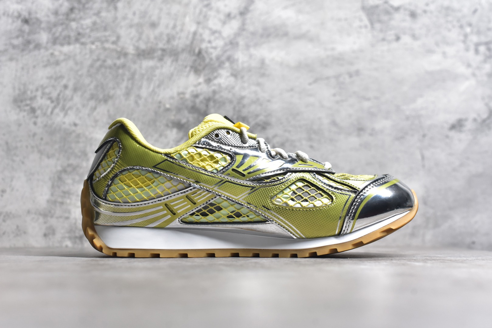 图片[3]-#独家 纯原BOTTEGA VENETA Orbit Runner BV葆蝶家时尚休闲王一博同款老爹鞋运动鞋 原版开发 一比一打造 相似度百分之99以上 市场一梯队级别品质 区别市场任何标文顶级品质版本 采用轻质科技网布面料 搭配几何图案设计橡胶外底 王炸系列 高版本 认准套包工艺 实际增高很多哦 还是一样显腿细非常nice 耐玩耐造 对标对版 套包鞋工艺 认准高版本 大底选用拼色TPU大底 配置原版包装 尺码：35 36 37 38 39 40 41 42 43 44 45-选品中心