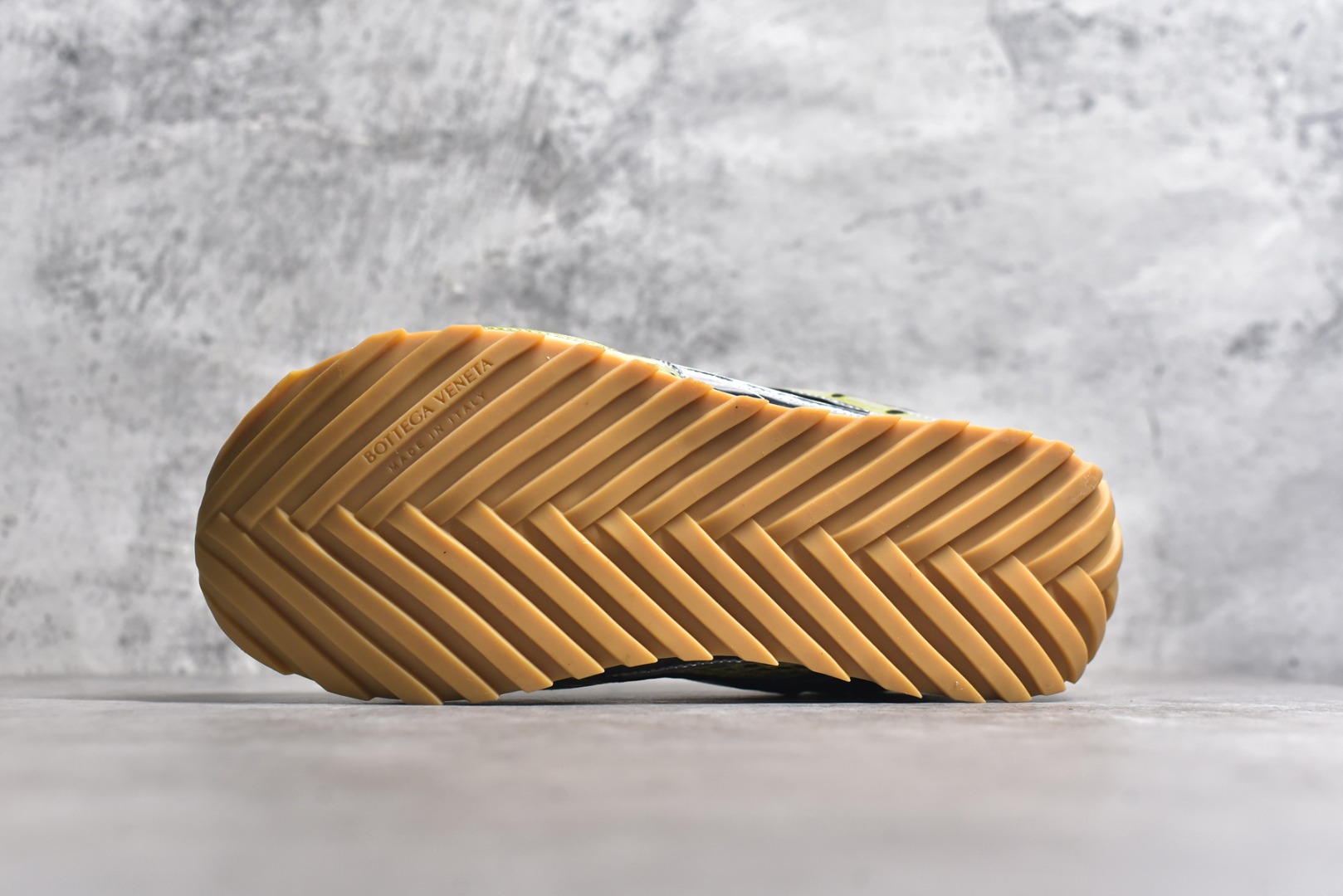 图片[6]-#独家 纯原BOTTEGA VENETA Orbit Runner BV葆蝶家时尚休闲王一博同款老爹鞋运动鞋 原版开发 一比一打造 相似度百分之99以上 市场一梯队级别品质 区别市场任何标文顶级品质版本 采用轻质科技网布面料 搭配几何图案设计橡胶外底 王炸系列 高版本 认准套包工艺 实际增高很多哦 还是一样显腿细非常nice 耐玩耐造 对标对版 套包鞋工艺 认准高版本 大底选用拼色TPU大底 配置原版包装 尺码：35 36 37 38 39 40 41 42 43 44 45-选品中心