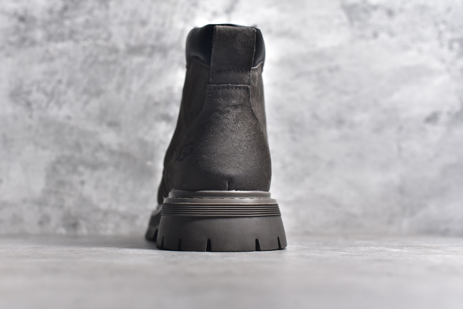 图片[5]-#UGG 2024秋冬新品（羊羔毛一体内里 保暖锁热🔥）秋冬必备 户外中帮休闲马丁靴雪地靴系列 广东大厂品质 24ss秋冬新款 时尚潮流搭配 面料釆用意大利进口磨砂牛皮 全鞋真牛皮材料 大底到五金都是代工厂原材料制作 好货不杀猪 首单质量严格把控 全套官网统一包装 今年冬季防寒户外专用产品 日常随意搭配 型男必备美国轻奢品牌【UGG】Tasman Weather Hybrid 塔斯曼混合系列中帮轻量休闲马丁靴“ 尺码：39-44（比运动鞋大一码）-选品中心