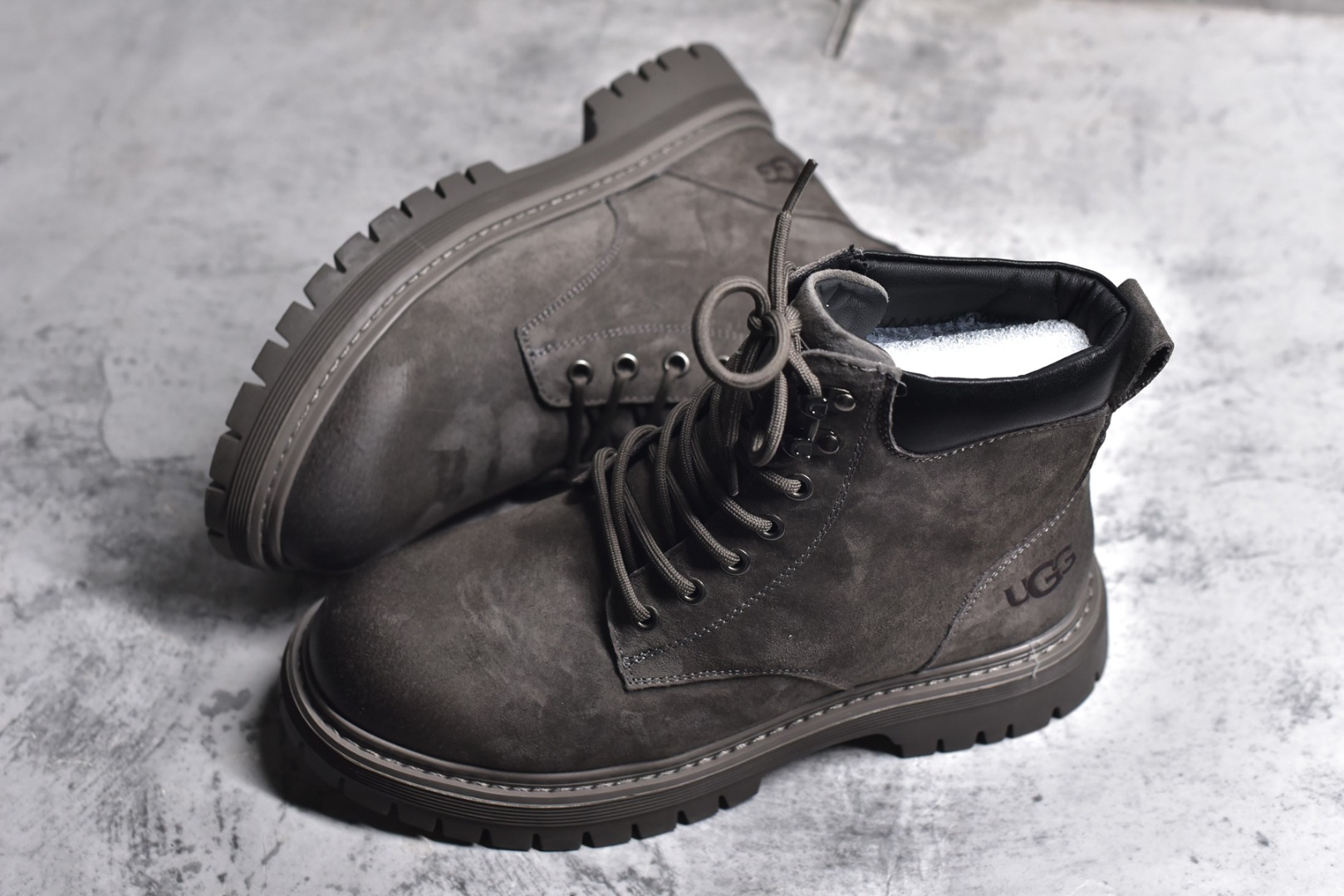 图片[7]-#UGG 2024秋冬新品（羊羔毛一体内里 保暖锁热🔥）秋冬必备 户外中帮休闲马丁靴雪地靴系列 广东大厂品质 24ss秋冬新款 时尚潮流搭配 面料釆用意大利进口磨砂牛皮 全鞋真牛皮材料 大底到五金都是代工厂原材料制作 好货不杀猪 首单质量严格把控 全套官网统一包装 今年冬季防寒户外专用产品 日常随意搭配 型男必备美国轻奢品牌【UGG】Tasman Weather Hybrid 塔斯曼混合系列中帮轻量休闲马丁靴“ 尺码：39-44（比运动鞋大一码）-选品中心