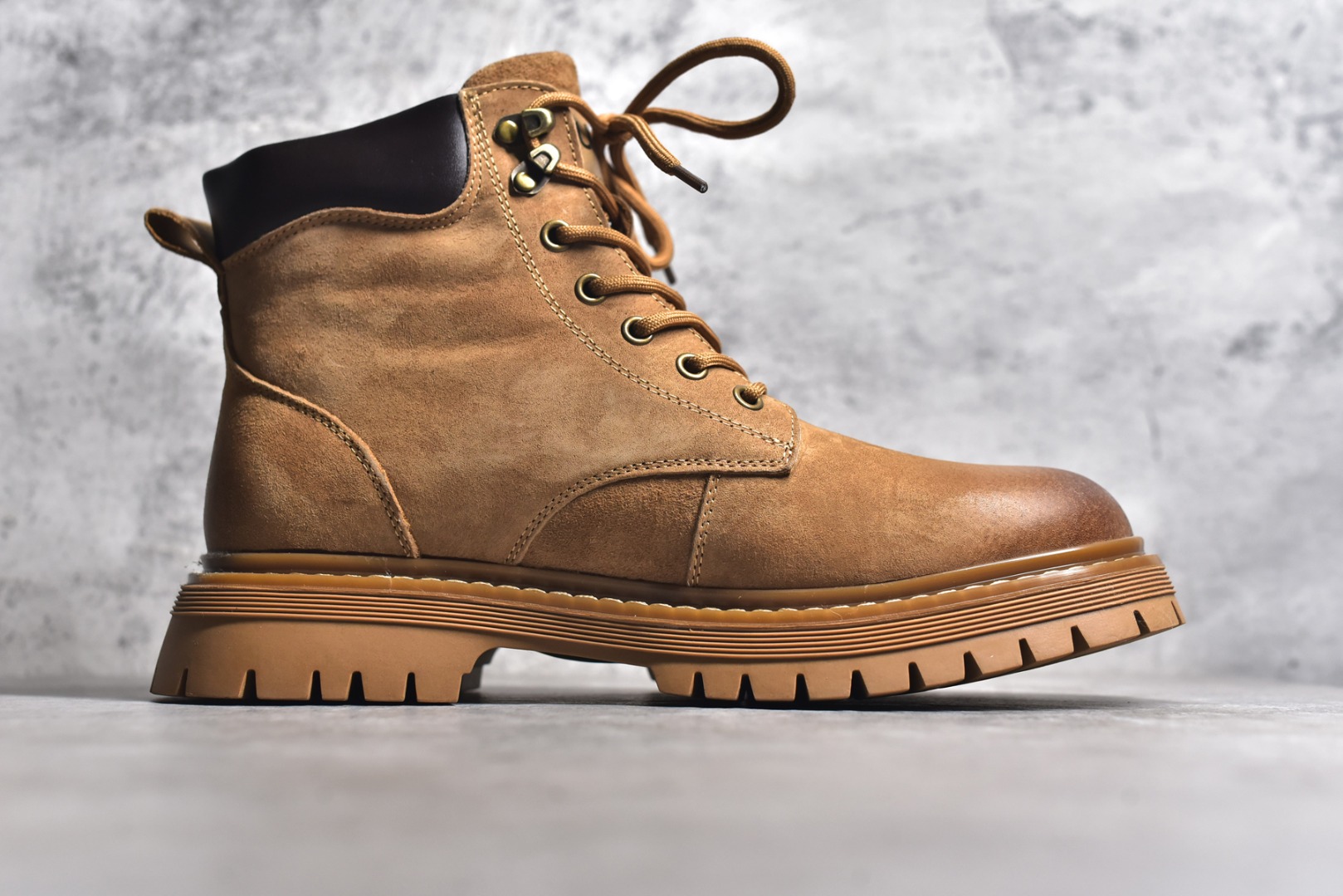 图片[3]-#UGG 2024秋冬新品（羊羔毛一体内里 保暖锁热🔥）秋冬必备 户外中帮休闲马丁靴雪地靴系列 广东大厂品质 24ss秋冬新款 时尚潮流搭配 面料釆用意大利进口磨砂牛皮 全鞋真牛皮材料 大底到五金都是代工厂原材料制作 好货不杀猪 首单质量严格把控 全套官网统一包装 今年冬季防寒户外专用产品 日常随意搭配 型男必备美国轻奢品牌【UGG】Tasman Weather Hybrid 塔斯曼混合系列中帮轻量休闲马丁靴“ 尺码：39-44（比运动鞋大一码）-选品中心