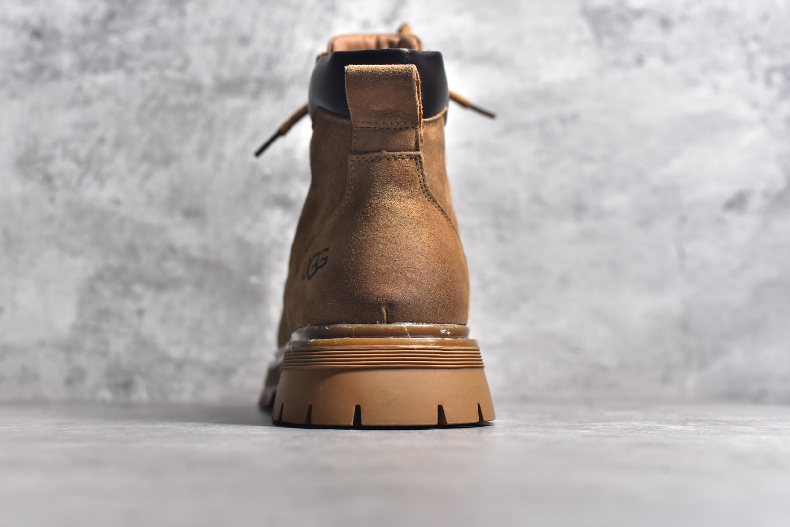图片[5]-#UGG 2024秋冬新品（羊羔毛一体内里 保暖锁热🔥）秋冬必备 户外中帮休闲马丁靴雪地靴系列 广东大厂品质 24ss秋冬新款 时尚潮流搭配 面料釆用意大利进口磨砂牛皮 全鞋真牛皮材料 大底到五金都是代工厂原材料制作 好货不杀猪 首单质量严格把控 全套官网统一包装 今年冬季防寒户外专用产品 日常随意搭配 型男必备美国轻奢品牌【UGG】Tasman Weather Hybrid 塔斯曼混合系列中帮轻量休闲马丁靴“ 尺码：39-44（比运动鞋大一码）-选品中心