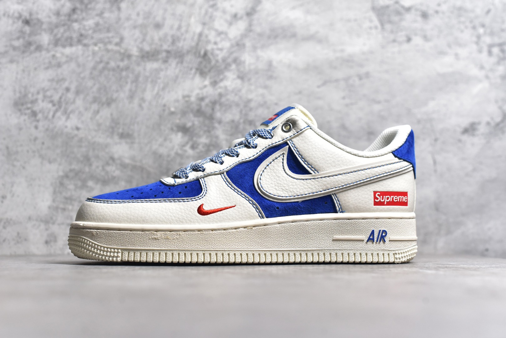 #NK Air Force 1\’07 Low Supreme联名-米白群青 空军一号 低帮休闲板鞋 SJ6698-004 #原楦头原纸板 原装鞋盒 定制五金配件 内置全掌气垫 原厂鞋底 尺码：36 36.5 37.5 38 38.5 39 40 40.5 41 42 42.5 43 44 44.5 45-选品中心