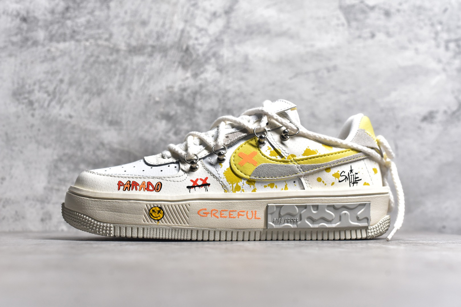#NK Air Force 1 Fontanka 全新时尚风 涂鸦表情包 空军一号定制解构绑带低帮休闲板鞋 DV6984-001 #全鞋以米灰黄为主色调，通过纯手绘在鞋面上实现了类似刷漆的涂鸦效果，搭配解构风双鞋带，潮流属性爆表! 尺码：36 36.5 37.5 38 38.5 39 40 40.5 41 42 42.5 43 44 44.5 45-选品中心