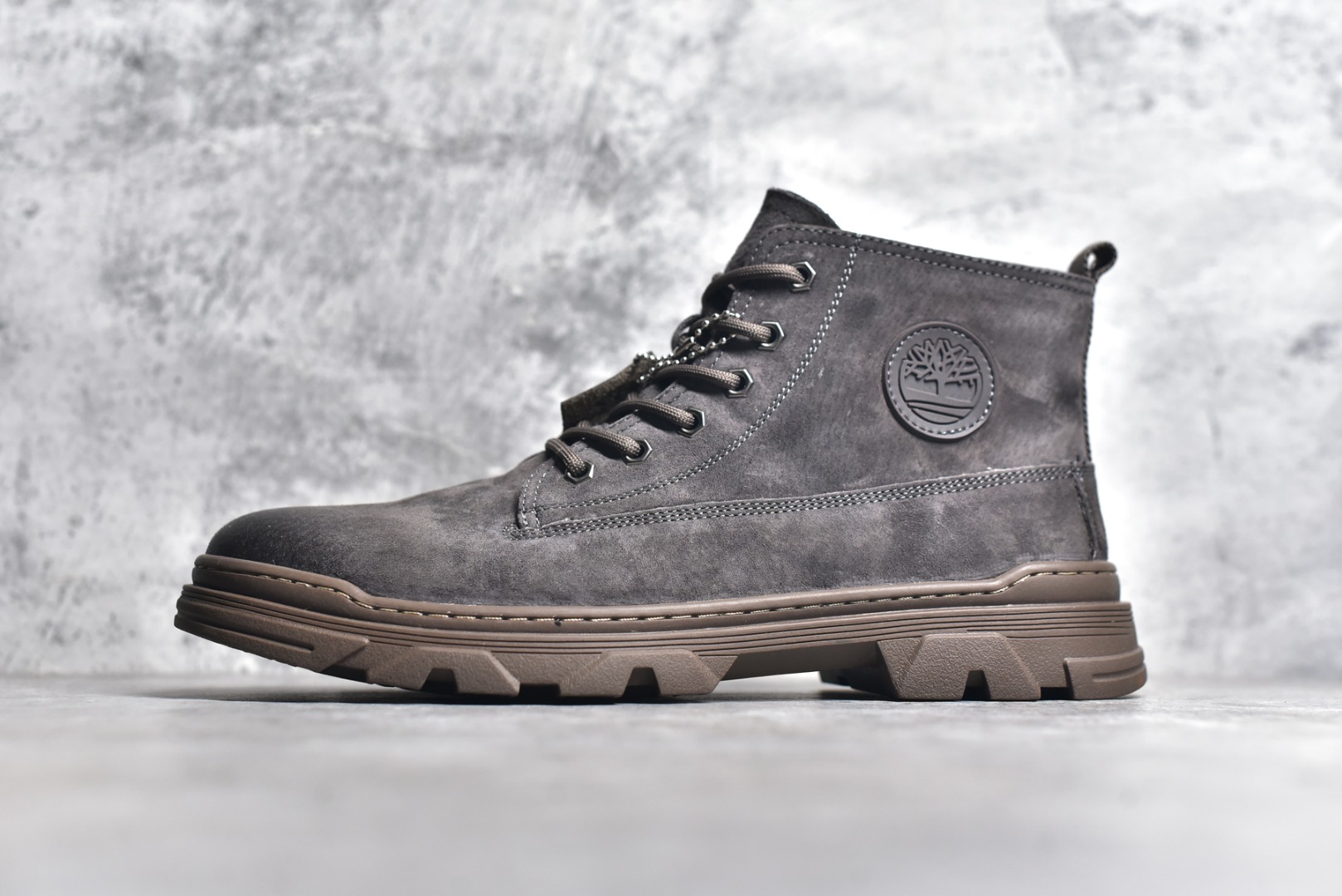 #Timberland添柏岚/天伯伦户外中帮休闲大黄靴系列 广东大厂品质 原盒原包装 面料采用意大利🇮🇹顶级磨砂细纹牛皮 搭配防臭防腐真皮乳胶鞋垫 给您完美的穿着体验 质量考究耐穿 型男必备 专治不帅 高品质脚感一流 尺码：39 40 41 42 43 44（皮鞋码）-选品中心