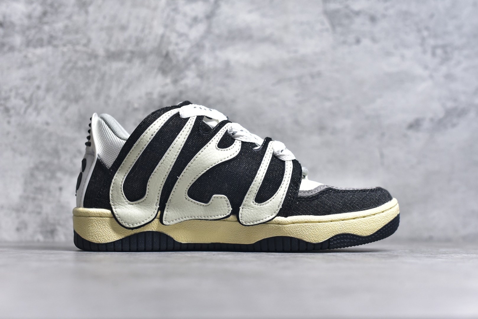 图片[3]-#OLD ORDER Skater 001 联名复古时尚滑板鞋面包鞋 复古滑板鞋 风格回潮 OLD ORDER 品牌推出了原创鞋款SKATER-001 一双兼具了运动与潮流复古属性的高品质球鞋 产品设计开发历时8个月 鞋底模具经历3次调整 鞋面打样经历5次调整 只为把高品质的产品状态带给各位 SKATER-001设计风格以上世纪80-90年代经典滑板鞋为灵感 将原汁原味的复古风格赋予全新的工艺质感 明亮活泼的设计风格 融入My Melody伙伴们的元素 多种面料和颜色的选择 赋予生生不息的潮流活力 独特附赠可拆卸卡通形象3D鞋面装饰 不止点缀 还有玩乐 以复古玩具为灵感打造的收藏鞋盒 与孩童时期的自己产生共鸣 创造难忘的开箱体验 尺码 36 37 38 39 40 41 42 43 44 45-选品中心