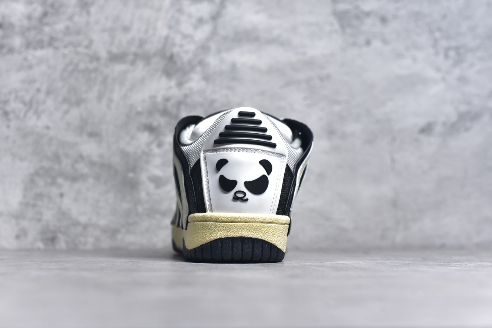 图片[5]-#OLD ORDER Skater 001 联名复古时尚滑板鞋面包鞋 复古滑板鞋 风格回潮 OLD ORDER 品牌推出了原创鞋款SKATER-001 一双兼具了运动与潮流复古属性的高品质球鞋 产品设计开发历时8个月 鞋底模具经历3次调整 鞋面打样经历5次调整 只为把高品质的产品状态带给各位 SKATER-001设计风格以上世纪80-90年代经典滑板鞋为灵感 将原汁原味的复古风格赋予全新的工艺质感 明亮活泼的设计风格 融入My Melody伙伴们的元素 多种面料和颜色的选择 赋予生生不息的潮流活力 独特附赠可拆卸卡通形象3D鞋面装饰 不止点缀 还有玩乐 以复古玩具为灵感打造的收藏鞋盒 与孩童时期的自己产生共鸣 创造难忘的开箱体验 尺码 36 37 38 39 40 41 42 43 44 45-选品中心