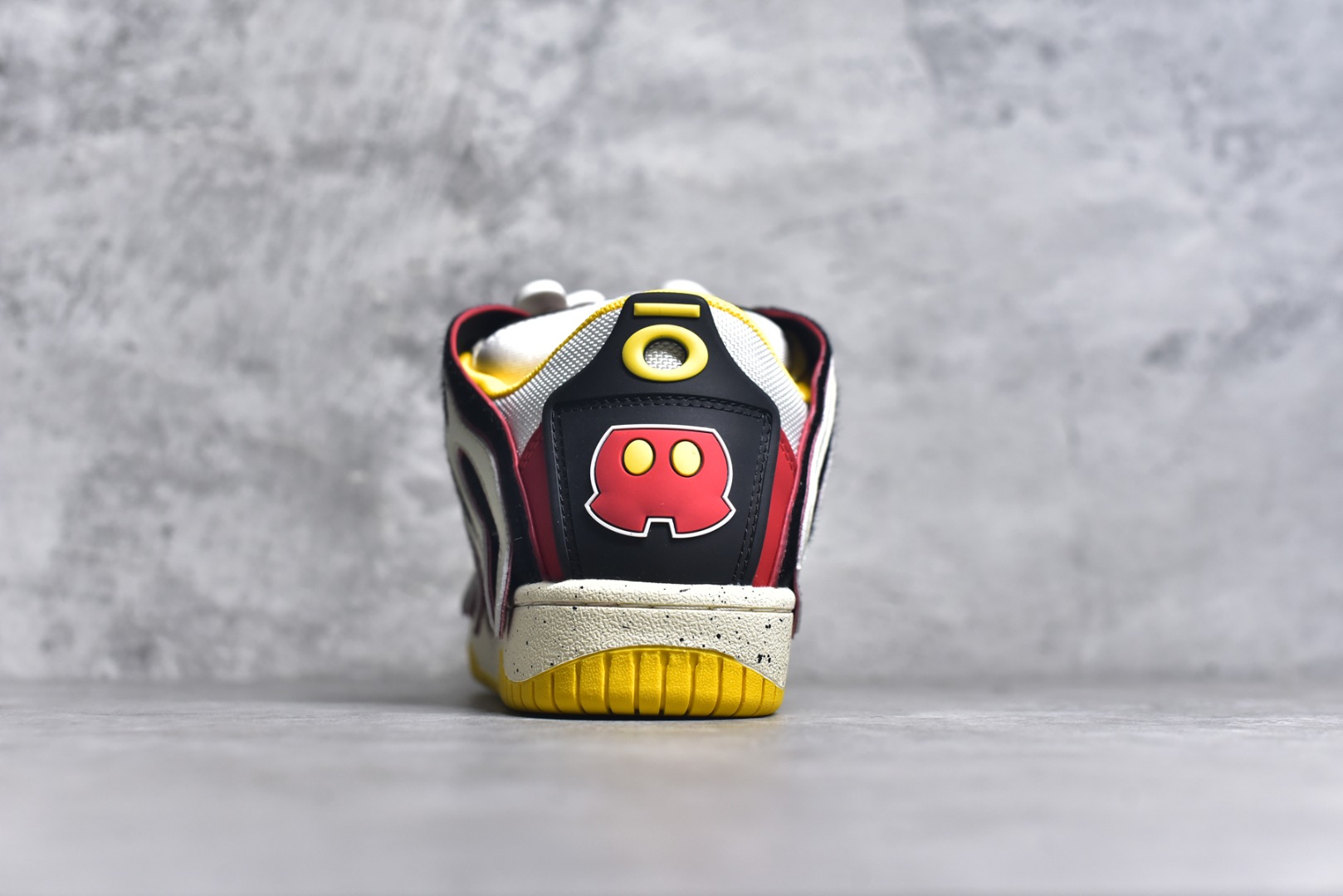 图片[5]-#OLD ORDER Skater 001 联名复古时尚滑板鞋面包鞋 复古滑板鞋 风格回潮 OLD ORDER 品牌推出了原创鞋款SKATER-001 一双兼具了运动与潮流复古属性的高品质球鞋 产品设计开发历时8个月 鞋底模具经历3次调整 鞋面打样经历5次调整 只为把高品质的产品状态带给各位 SKATER-001设计风格以上世纪80-90年代经典滑板鞋为灵感 将原汁原味的复古风格赋予全新的工艺质感 明亮活泼的设计风格 融入My Melody伙伴们的元素 多种面料和颜色的选择 赋予生生不息的潮流活力 独特附赠可拆卸卡通形象3D鞋面装饰 不止点缀 还有玩乐 以复古玩具为灵感打造的收藏鞋盒 与孩童时期的自己产生共鸣 创造难忘的开箱体验 尺码 36 37 38 39 40 41 42 43 44 45-选品中心