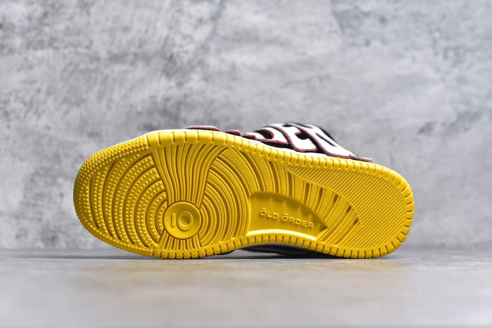 图片[6]-#OLD ORDER Skater 001 联名复古时尚滑板鞋面包鞋 复古滑板鞋 风格回潮 OLD ORDER 品牌推出了原创鞋款SKATER-001 一双兼具了运动与潮流复古属性的高品质球鞋 产品设计开发历时8个月 鞋底模具经历3次调整 鞋面打样经历5次调整 只为把高品质的产品状态带给各位 SKATER-001设计风格以上世纪80-90年代经典滑板鞋为灵感 将原汁原味的复古风格赋予全新的工艺质感 明亮活泼的设计风格 融入My Melody伙伴们的元素 多种面料和颜色的选择 赋予生生不息的潮流活力 独特附赠可拆卸卡通形象3D鞋面装饰 不止点缀 还有玩乐 以复古玩具为灵感打造的收藏鞋盒 与孩童时期的自己产生共鸣 创造难忘的开箱体验 尺码 36 37 38 39 40 41 42 43 44 45-选品中心