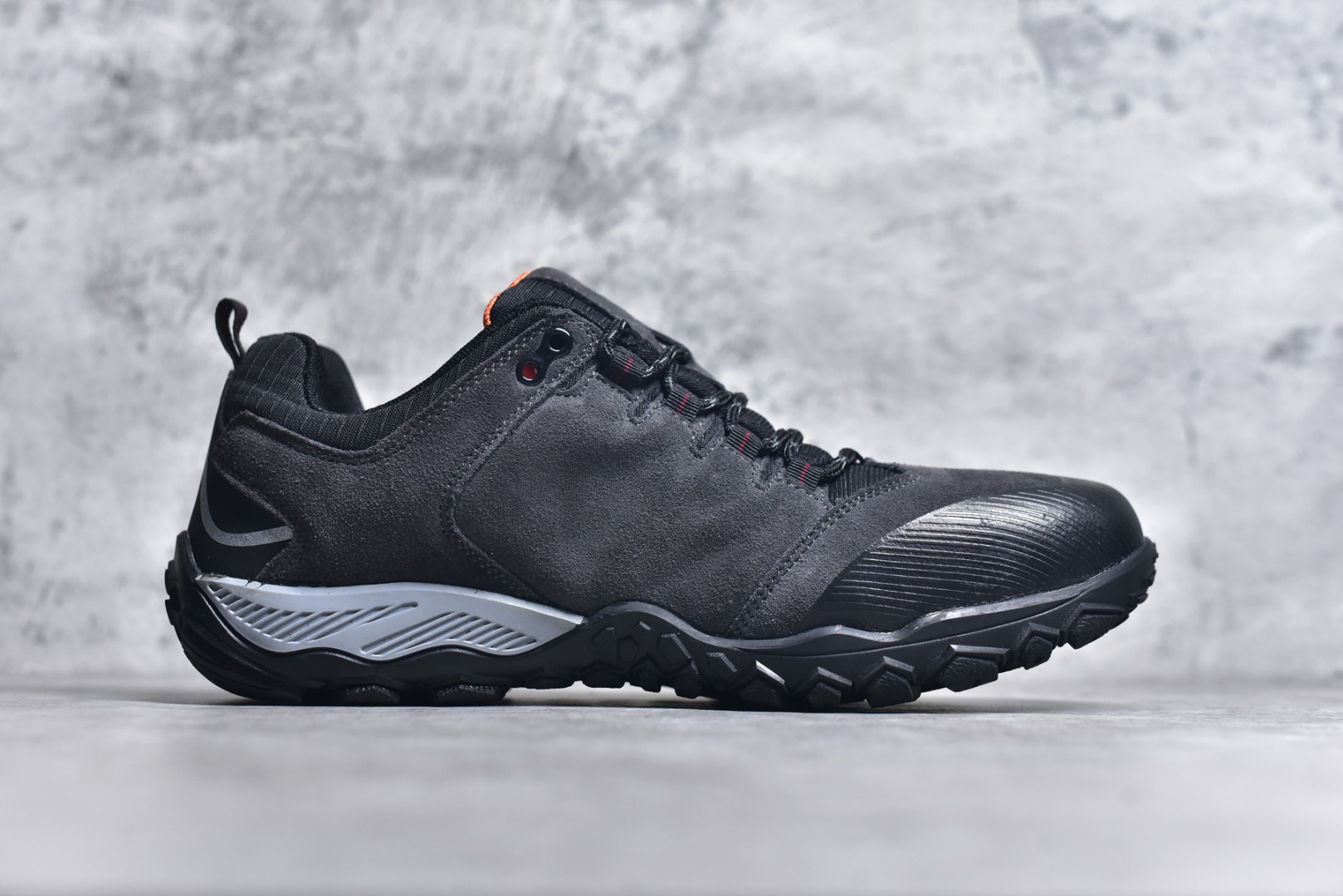图片[3]-#The North Face 北面 乐斯菲斯户外运动休闲登山鞋越野徒步鞋 广东大厂品质 面料采用进口磨砂牛皮 鞋底采用Vibram黄金大底 专门为鞋底设计的橡胶以出色的耐磨性 良好的防滑性或得不少户外运动爱好者的喜欢 专业户外登山品牌（北面）The North Face自1966年创立，由两位热爱登山徒步的年轻登山者于美西旧金山开创，不断透过研发与创新，并且将最先进的技术结合在服装与鞋款设计，生产多种外型帅气且专业能力非常强的户外运动装备而备受欢迎。尺码：40-45（运动鞋码）-选品中心