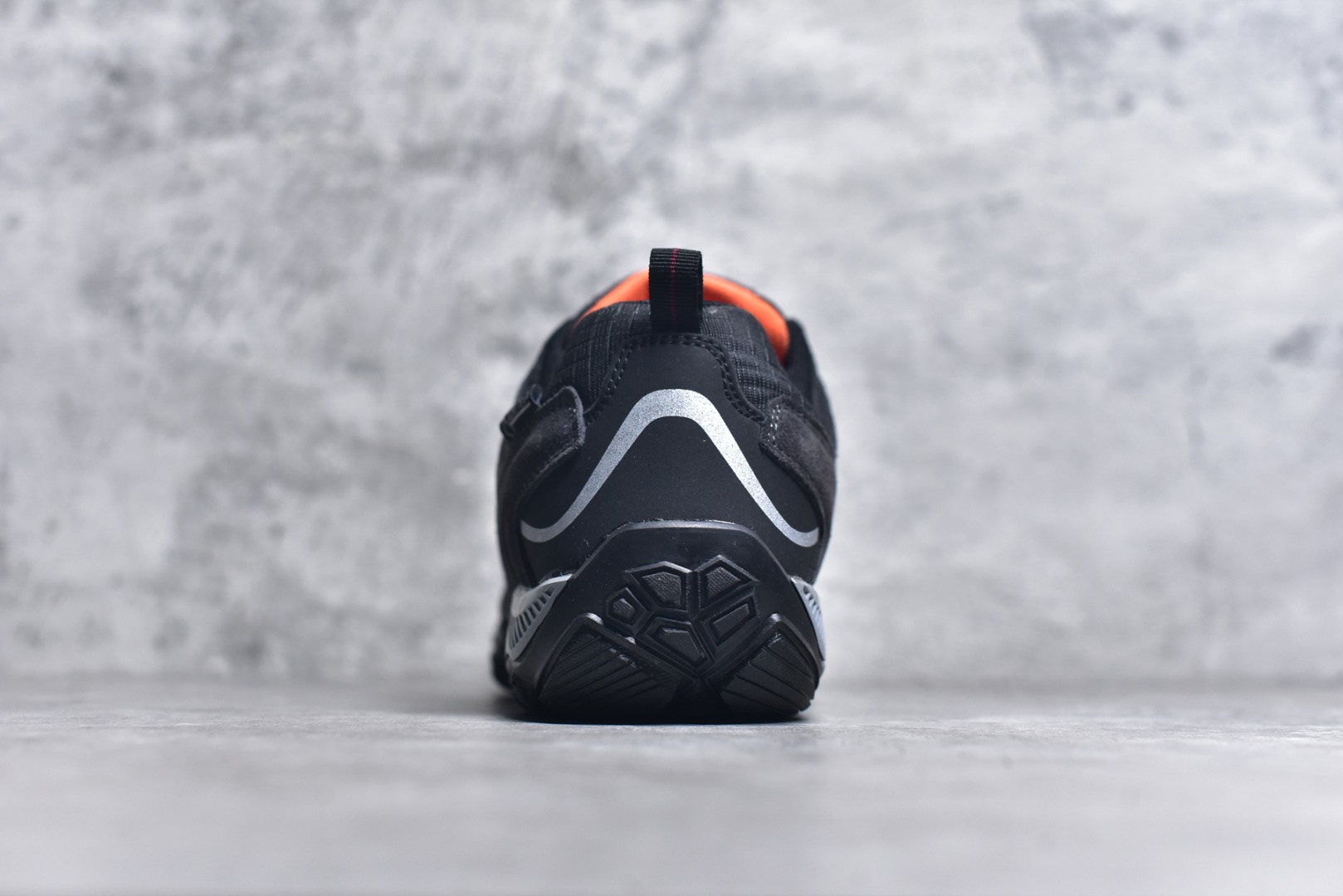 图片[5]-#The North Face 北面 乐斯菲斯户外运动休闲登山鞋越野徒步鞋 广东大厂品质 面料采用进口磨砂牛皮 鞋底采用Vibram黄金大底 专门为鞋底设计的橡胶以出色的耐磨性 良好的防滑性或得不少户外运动爱好者的喜欢 专业户外登山品牌（北面）The North Face自1966年创立，由两位热爱登山徒步的年轻登山者于美西旧金山开创，不断透过研发与创新，并且将最先进的技术结合在服装与鞋款设计，生产多种外型帅气且专业能力非常强的户外运动装备而备受欢迎。尺码：40-45（运动鞋码）-选品中心