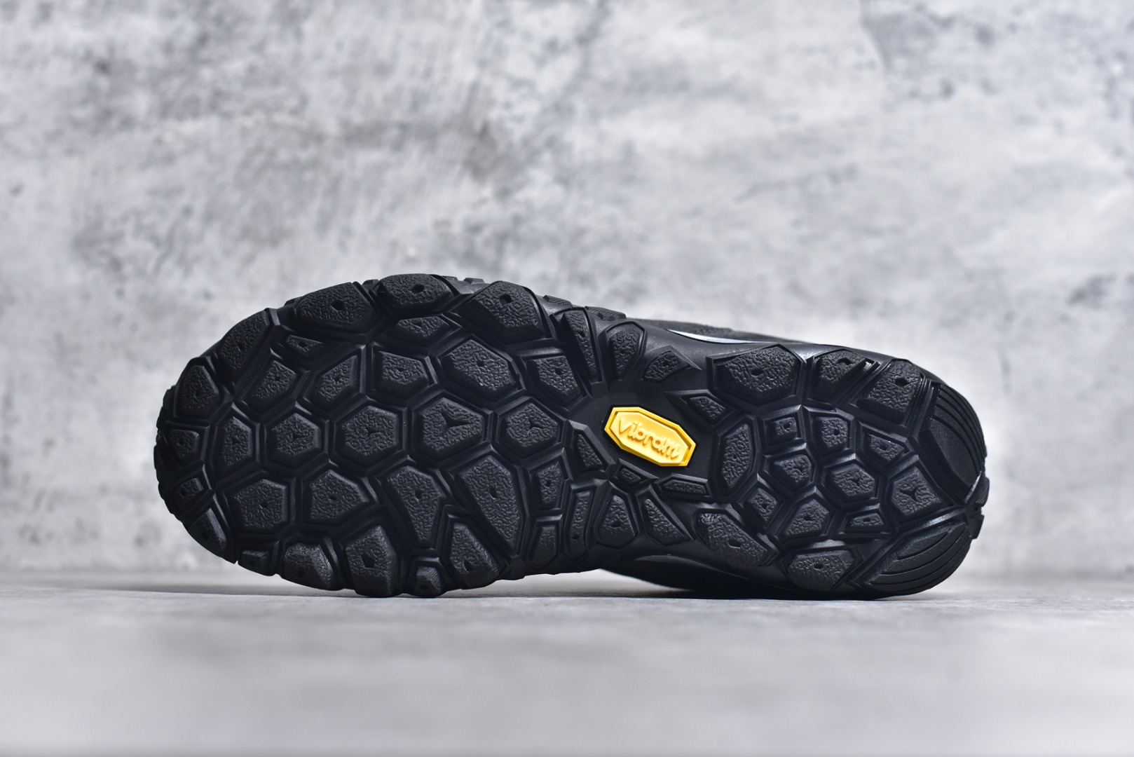 图片[6]-#The North Face 北面 乐斯菲斯户外运动休闲登山鞋越野徒步鞋 广东大厂品质 面料采用进口磨砂牛皮 鞋底采用Vibram黄金大底 专门为鞋底设计的橡胶以出色的耐磨性 良好的防滑性或得不少户外运动爱好者的喜欢 专业户外登山品牌（北面）The North Face自1966年创立，由两位热爱登山徒步的年轻登山者于美西旧金山开创，不断透过研发与创新，并且将最先进的技术结合在服装与鞋款设计，生产多种外型帅气且专业能力非常强的户外运动装备而备受欢迎。尺码：40-45（运动鞋码）-选品中心