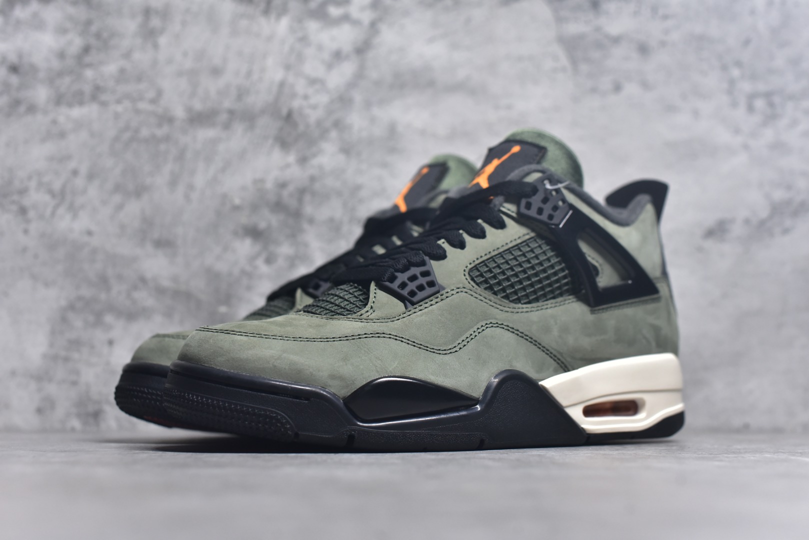 图片[2]-#UNDEFEATED x Air Jordan AJ4 联名 绿黑 IB1519-200 全新升级改良 原鞋原楦原纸板同源开发 完美呈现乔4的版型 内侧正确双色网格 还原细节 原厂皮料 正确气垫颜色 正确网格工艺 正确拉帮工艺 全鞋原装材料制作 原档案原模具打造 支持全方位与正品对比 尺码：40 -48.5-选品中心