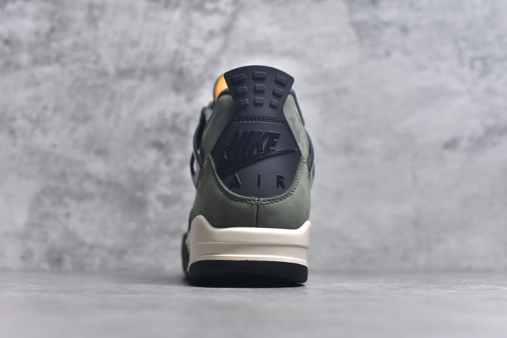 图片[5]-#UNDEFEATED x Air Jordan AJ4 联名 绿黑 IB1519-200 全新升级改良 原鞋原楦原纸板同源开发 完美呈现乔4的版型 内侧正确双色网格 还原细节 原厂皮料 正确气垫颜色 正确网格工艺 正确拉帮工艺 全鞋原装材料制作 原档案原模具打造 支持全方位与正品对比 尺码：40 -48.5-选品中心