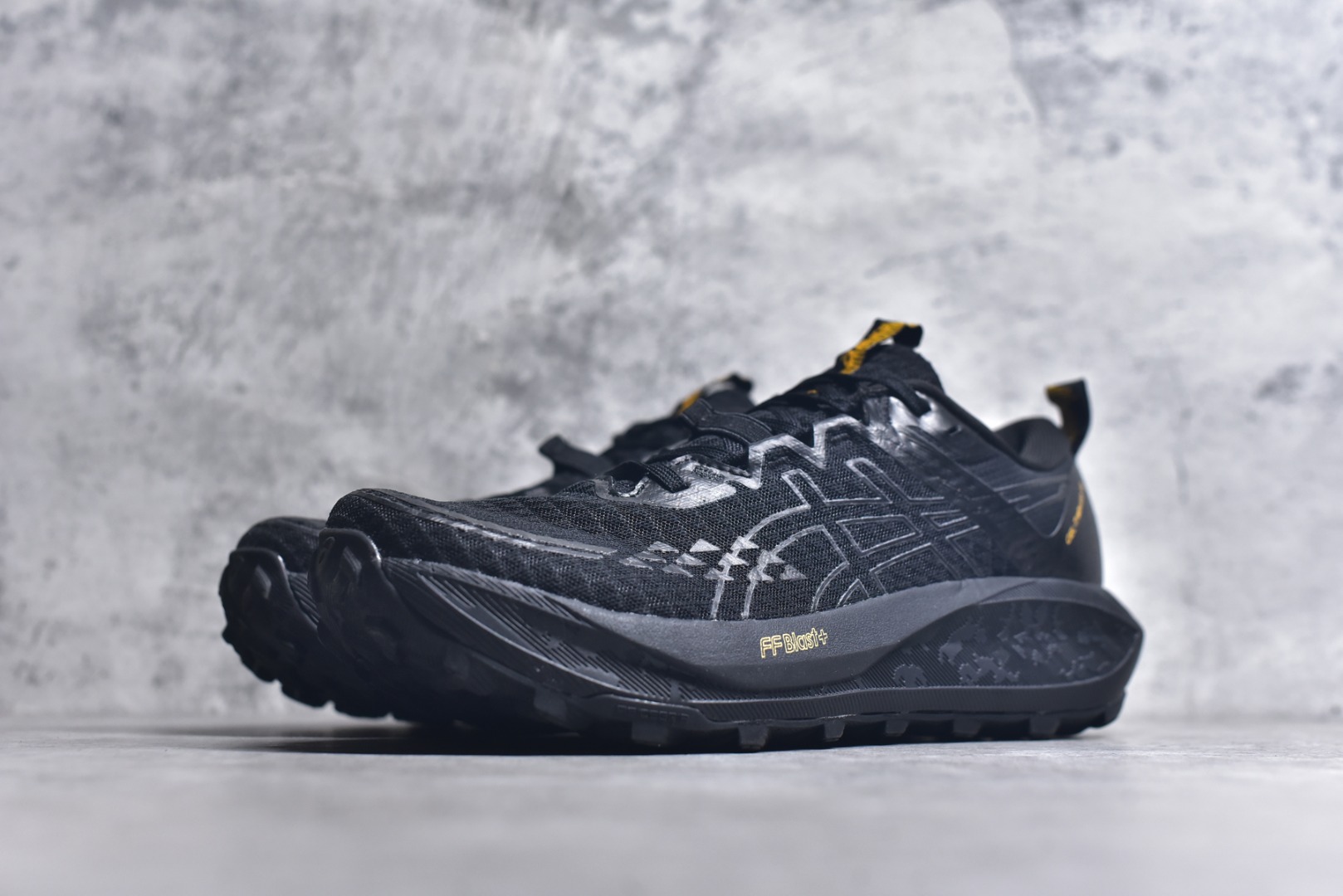 图片[2]-#Asics Gel-Trabuco 13 复古亚瑟士透气休闲鞋缓震男子耐磨跑步鞋 鞋面采用无缝线鞋面 贴合脚型 穿着舒适中底360°环绕式GL 提供良好的缓冲性能 货号：1011B973-001 尺码：36 37 37.5 38 38.5 39 39.5 40 40.5 41.5 42 42.5 43.5 44 44.5 45-选品中心