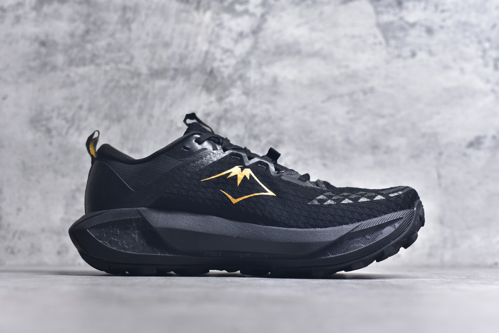 图片[3]-#Asics Gel-Trabuco 13 复古亚瑟士透气休闲鞋缓震男子耐磨跑步鞋 鞋面采用无缝线鞋面 贴合脚型 穿着舒适中底360°环绕式GL 提供良好的缓冲性能 货号：1011B973-001 尺码：36 37 37.5 38 38.5 39 39.5 40 40.5 41.5 42 42.5 43.5 44 44.5 45-选品中心