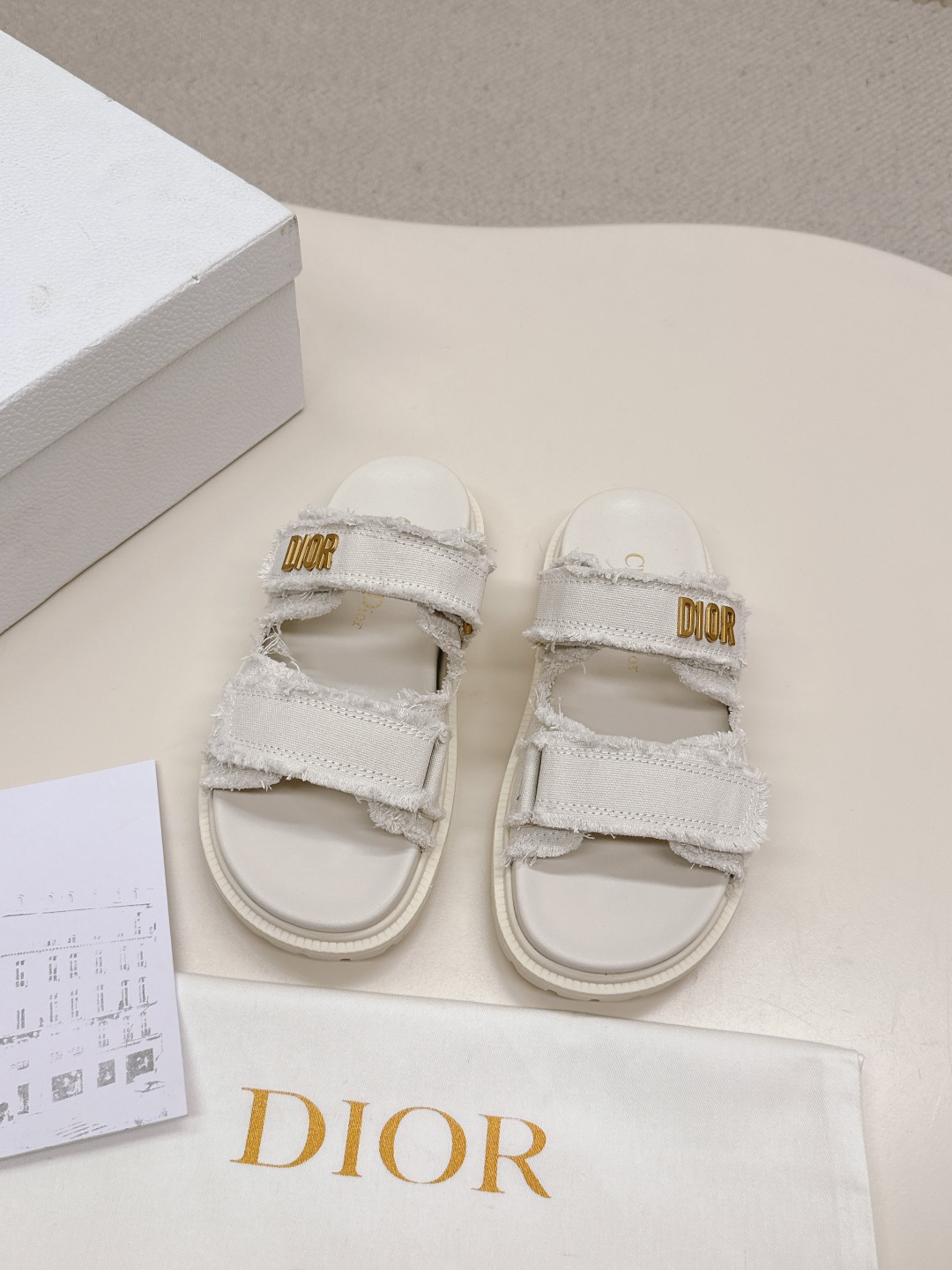 NO:279591,Real-price DIOR classic sandals This mixed-bred sheepskin DiorAct sandals are stylish in style. They are made of extra light and comfortable leather with an insole that fits the foot. The upper strips are made of Velcro and are decorated with gold-finished metal 