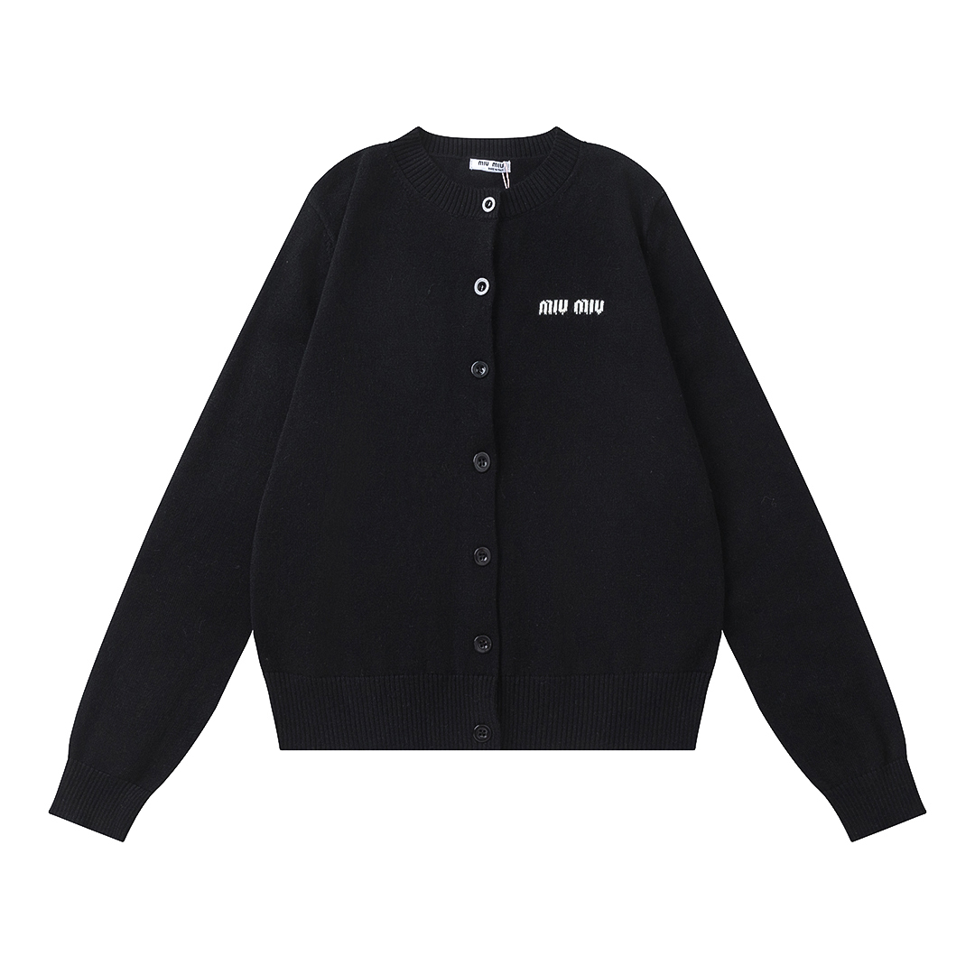 Miumiu’s New Letter Logo Knit Fragrance with Delicate Details - 图片 1
