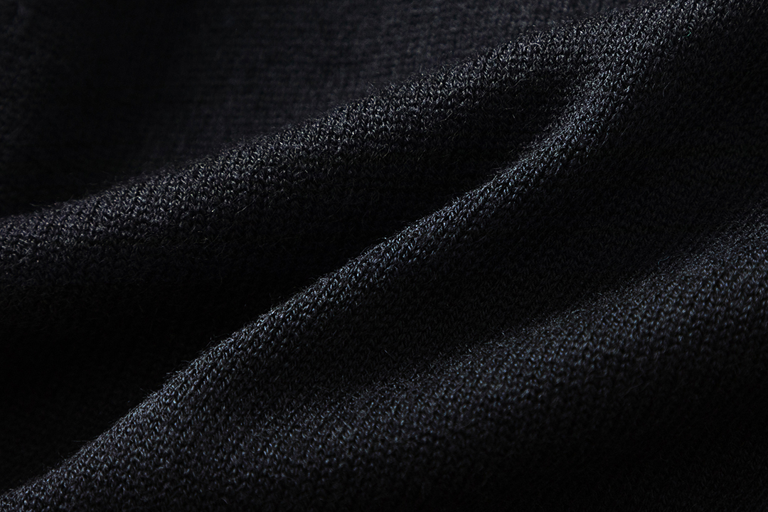 Miumiu’s New Letter Logo Knit Fragrance with Delicate Details - 图片 7