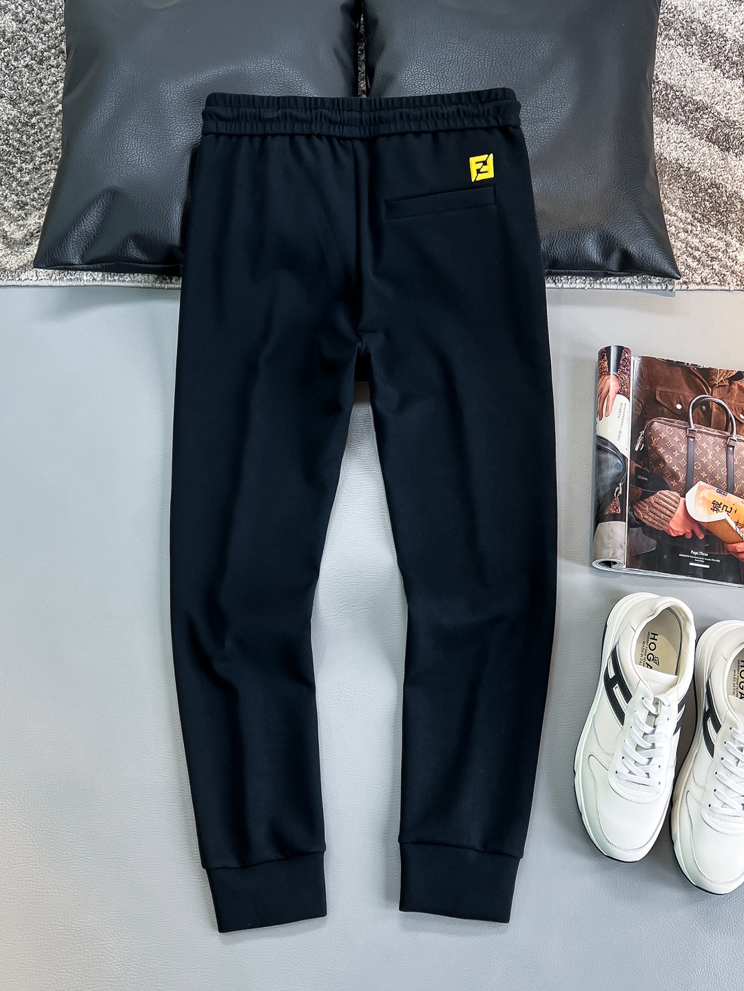  芬迪 2025早秋新款新款男士拉链卫衣套装卫裤、商务休闲款！！重在面料！婴儿肌肤般的柔滑！！客供定织料