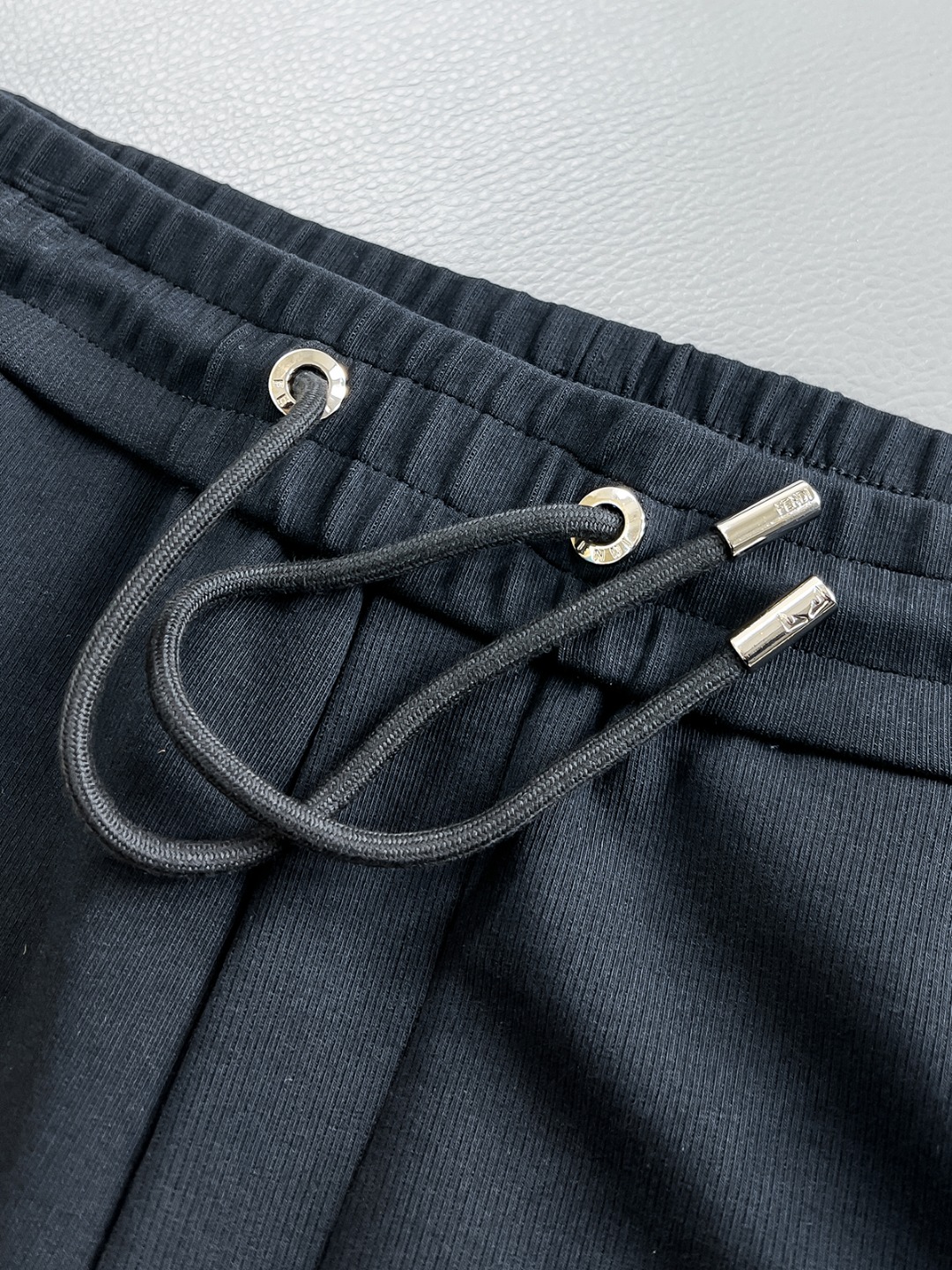  芬迪 2025早秋新款新款男士拉链卫衣套装卫裤、商务休闲款！！重在面料！婴儿肌肤般的柔滑！！客供定织料