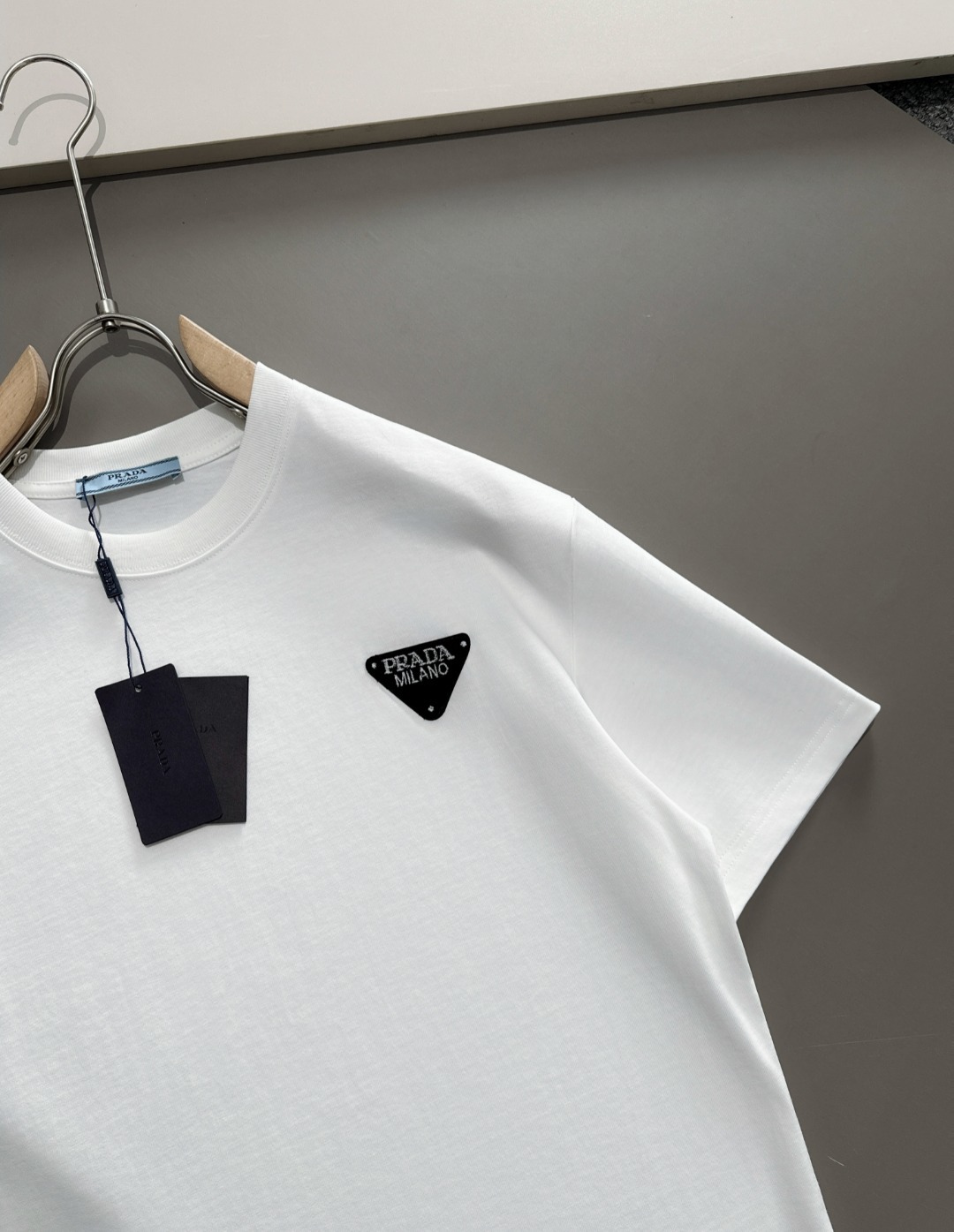 PD#24春夏顶级专柜同步短袖T恤3标齐全采用客供进口100%-32支双股新疆棉面料制成专柜原版面料品牌