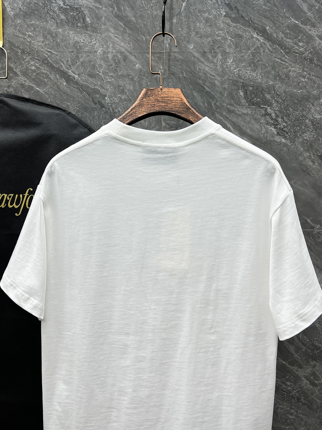 GU#24春夏顶级专柜同步短袖T恤3标齐全采用客供进口100%-32支双股新疆棉面料制成专柜原版面料品牌