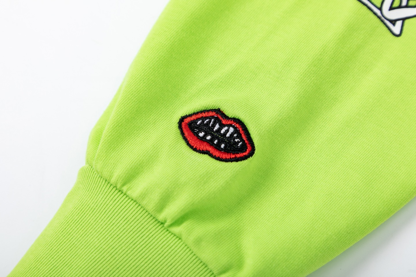Crowe’s Fluorescent Green Graffiti Long Sleeve T-Shirt: CH-Defined High-Quality Cotton for Fall/Winter - 图片 4