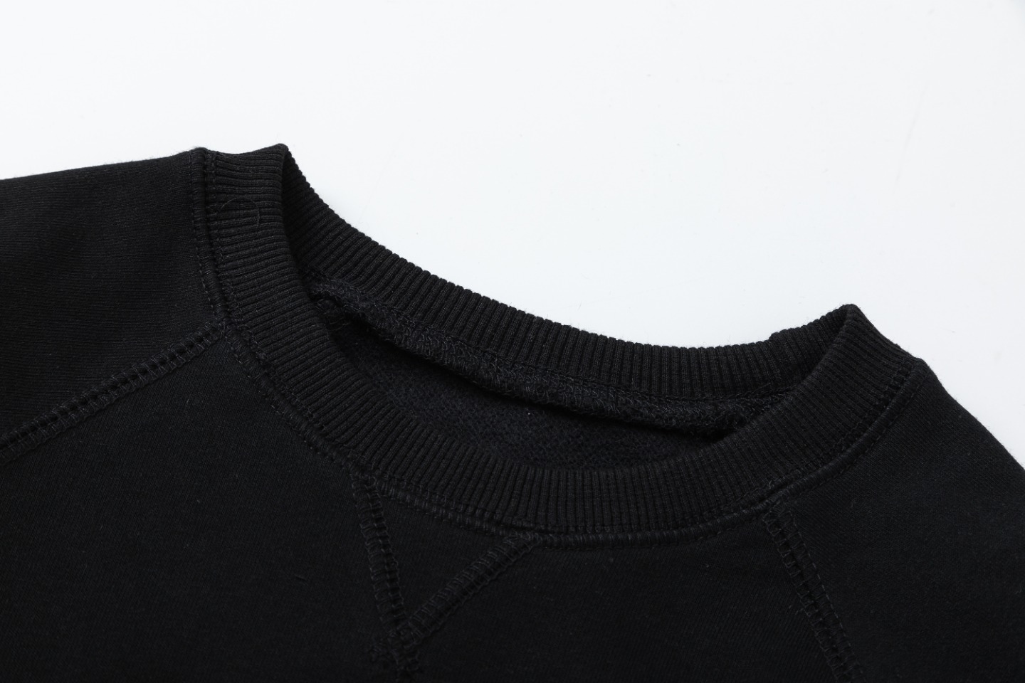 “Black Cross-Cross Coat with High-Quality Cotton Fabric for Autumn and Winter” - 图片 3