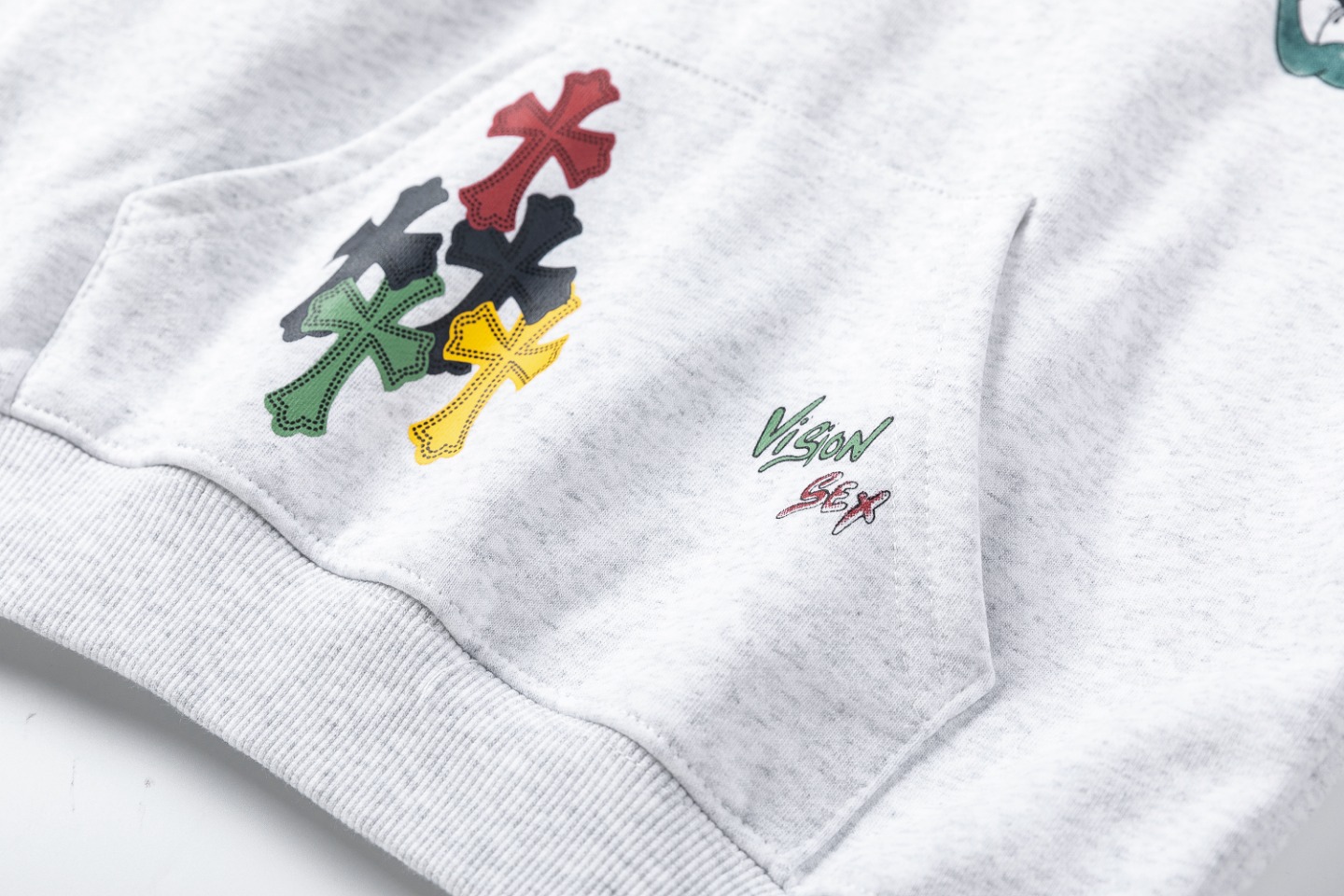 Graffiti-Printed Hoodie by Crocson: Unique Street Style for Autumn/Winter - 图片 7