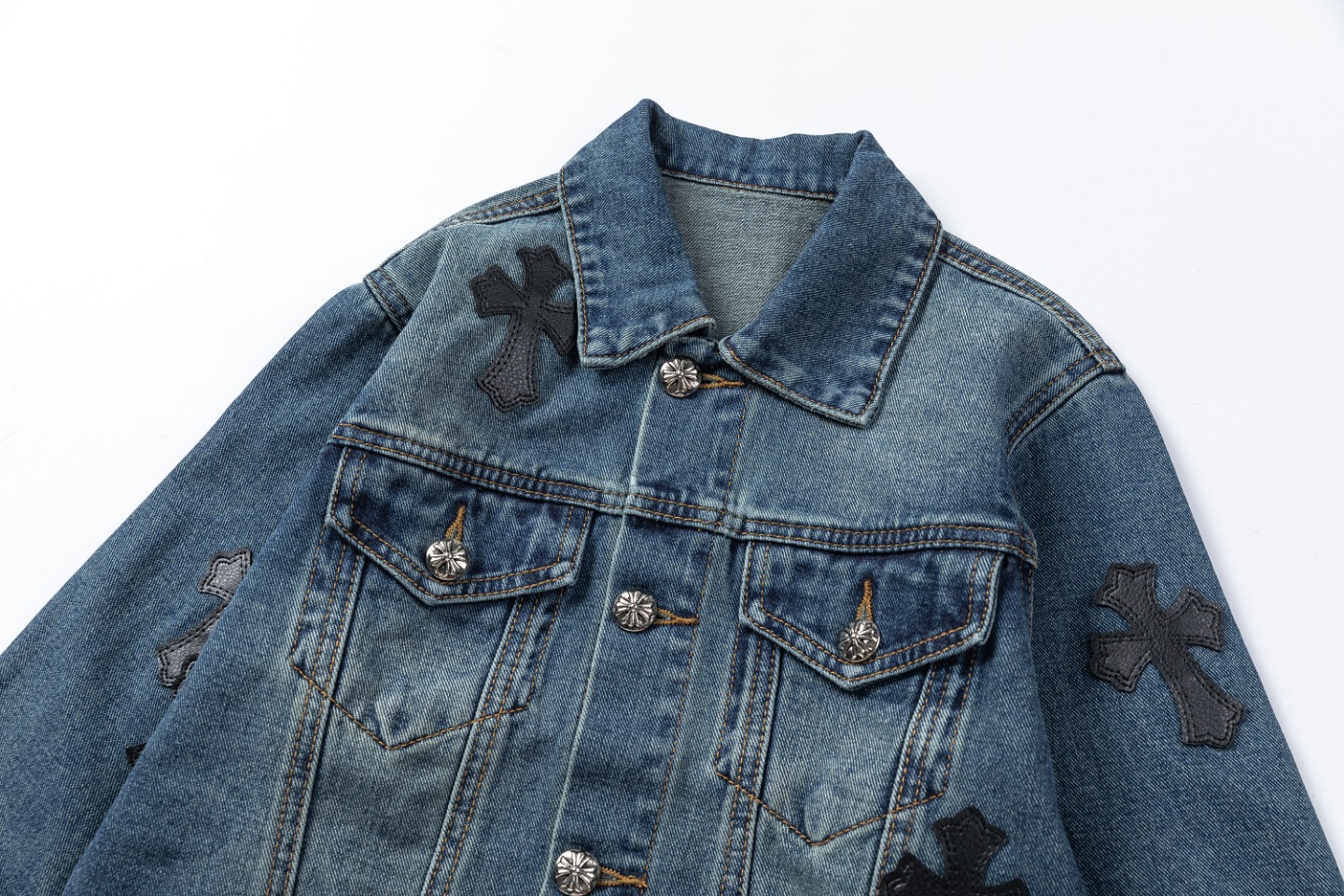 Crocs’ Classic Cross Jacket: Vintage-Inspired Cowboy Style in Quality Cotton Fabric - 图片 3