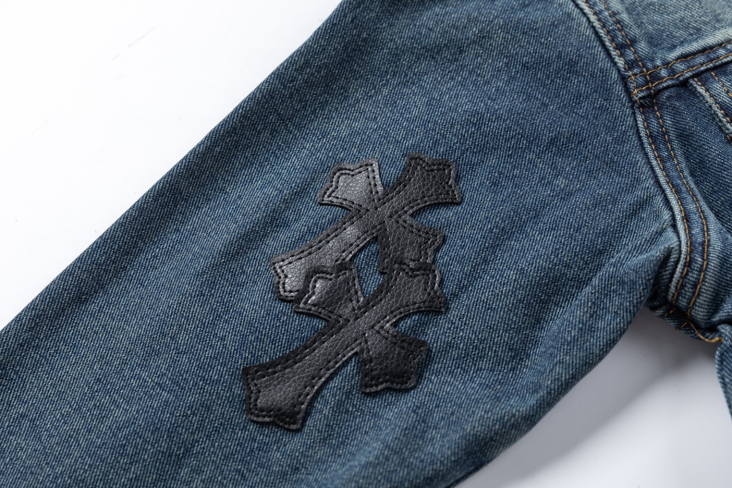 Crocs’ Classic Cross Jacket: Vintage-Inspired Cowboy Style in Quality Cotton Fabric - 图片 6