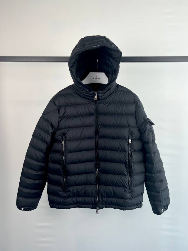 Moncler Vêtements Manteaux & Blousons Veste En Duvet Noir Blanc Série automne Pantalons de sport