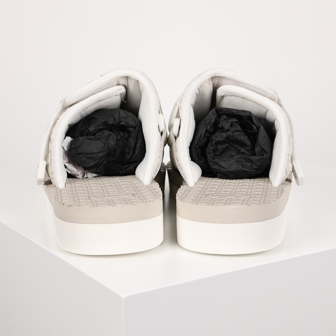 Dior迪奥AlphaObique电绣时尚拖鞋此款包头拖鞋特色在于采用米色和黑色DiorOblique经