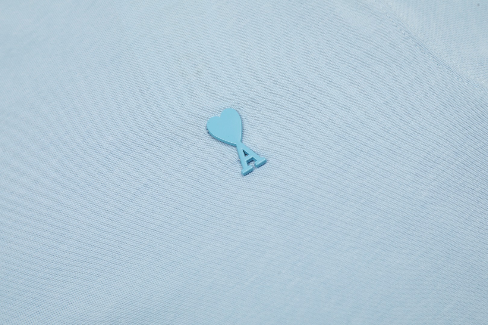 Ami/艾米 24ss 经典金属章仔短袖-莆田鞋,莆田鞋货源,高仿鞋,高仿鞋货源,安福档口,莆田高仿鞋,莆田鞋批发,高仿鞋批发,莆田高仿运动鞋,高仿运动鞋,莆田运动鞋 Ami/艾米 24ss 经典金属章仔短袖