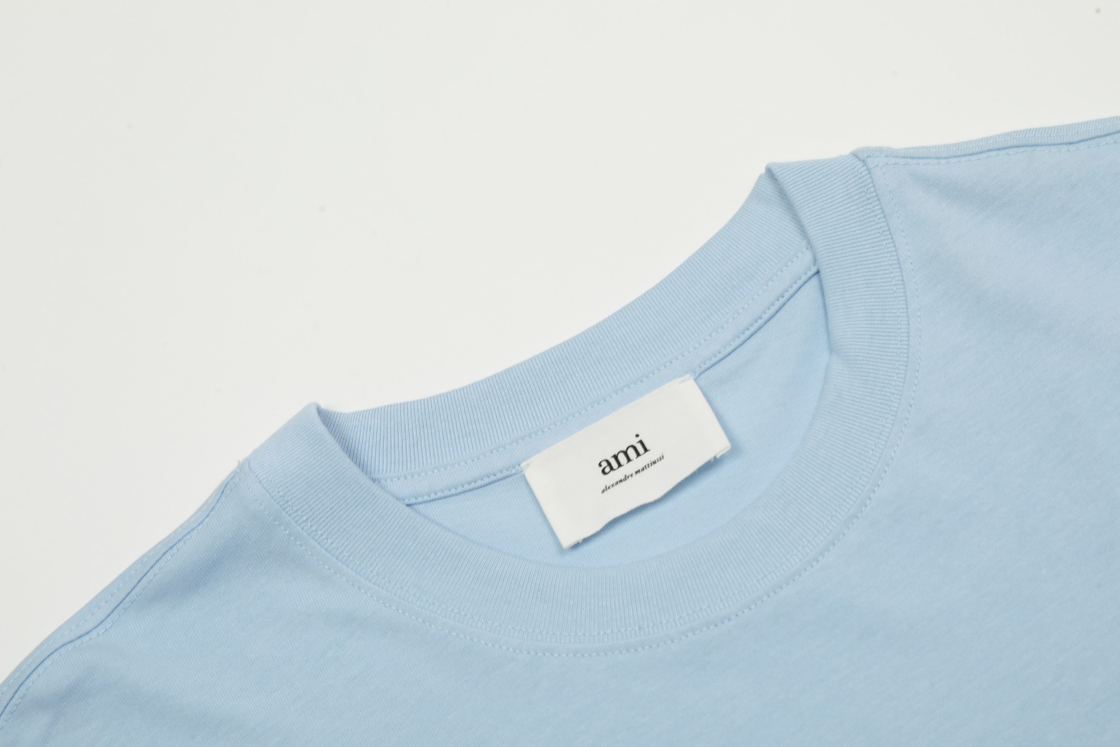 Ami/艾米 24ss 经典金属章仔短袖-莆田鞋,莆田鞋货源,高仿鞋,高仿鞋货源,安福档口,莆田高仿鞋,莆田鞋批发,高仿鞋批发,莆田高仿运动鞋,高仿运动鞋,莆田运动鞋 Ami/艾米 24ss 经典金属章仔短袖