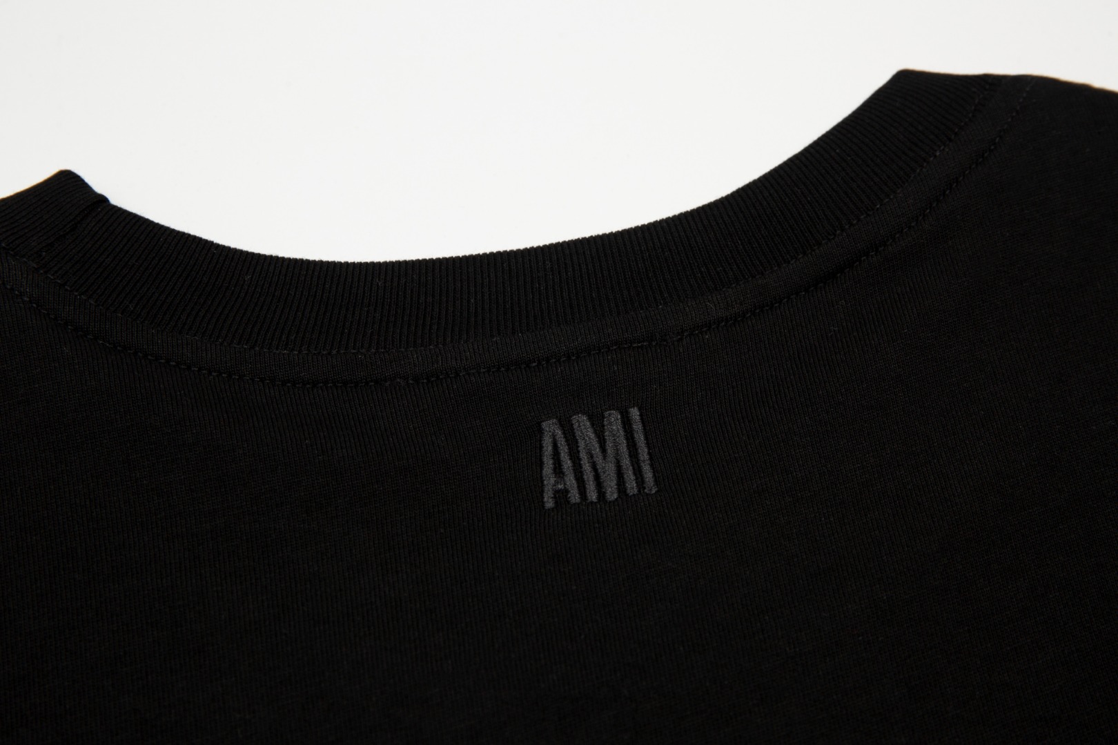 Ami/艾米 24SS 植绒大章仔短袖-Chinese UA Cheap High Quatity Brand Clothes Bags handbags Sneakers wholesale wholesaler seller from China Factory suppliers Fashion Clothing Shoes best Quality Beautiful Price Ami/艾米 24SS 植绒大章仔短袖